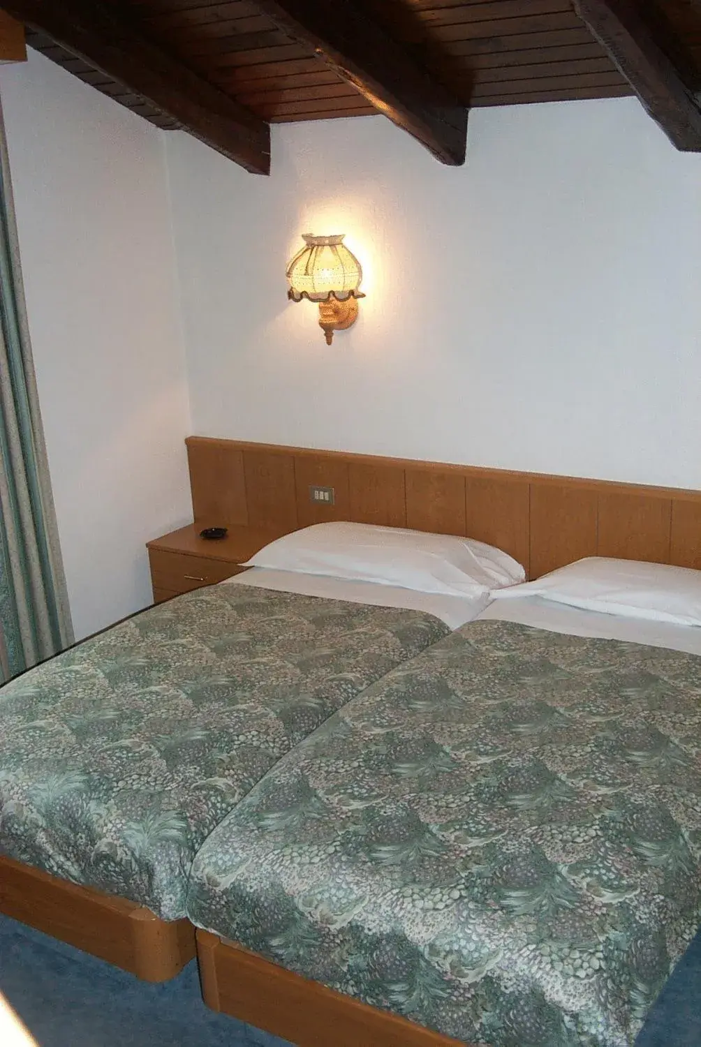 Quadruple Room in Hotel Ottoz Meublé Quadruple Room in Hotel Ottoz Meublé