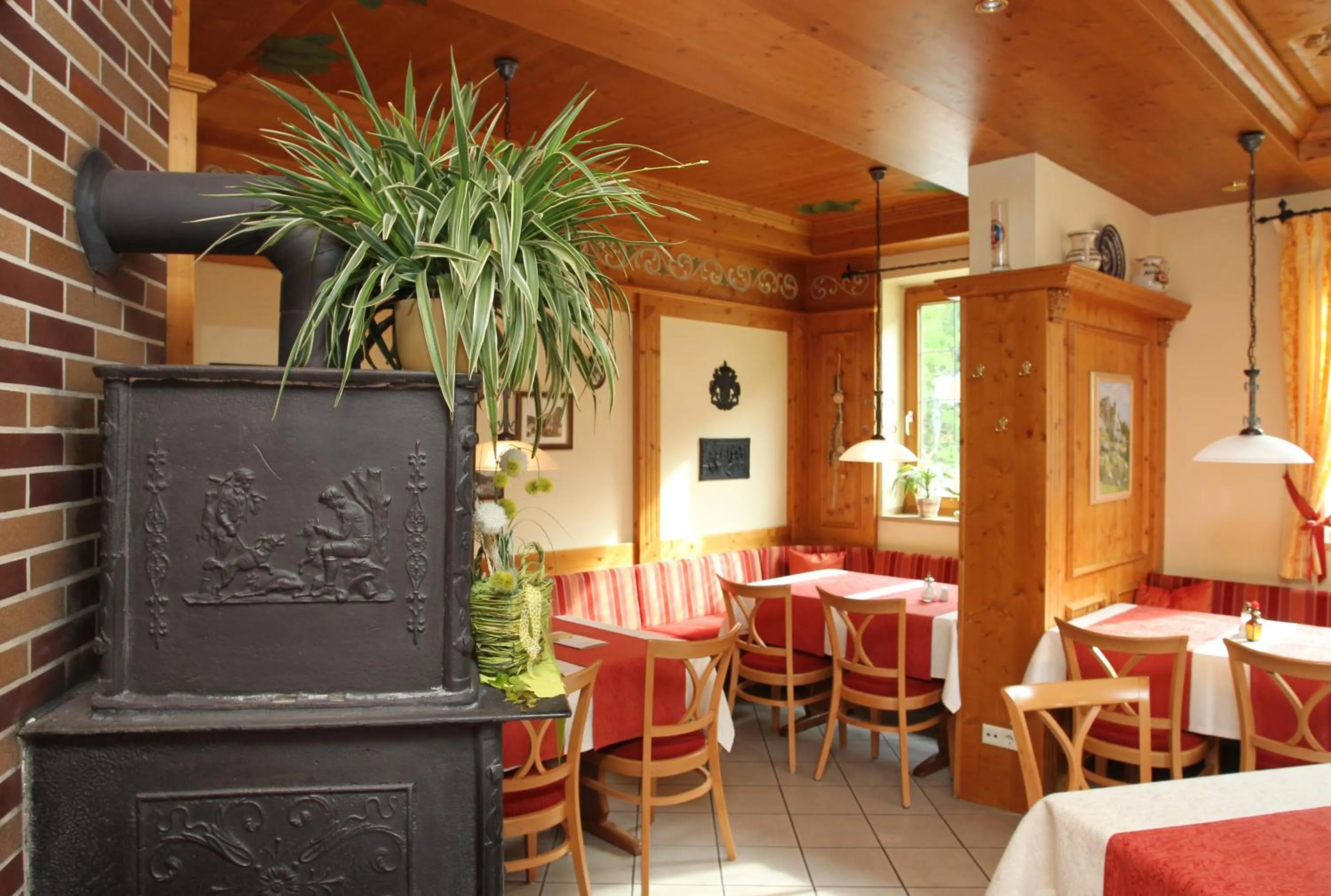 Restaurant/places to eat in Hotel & Gasthof Zur Linde