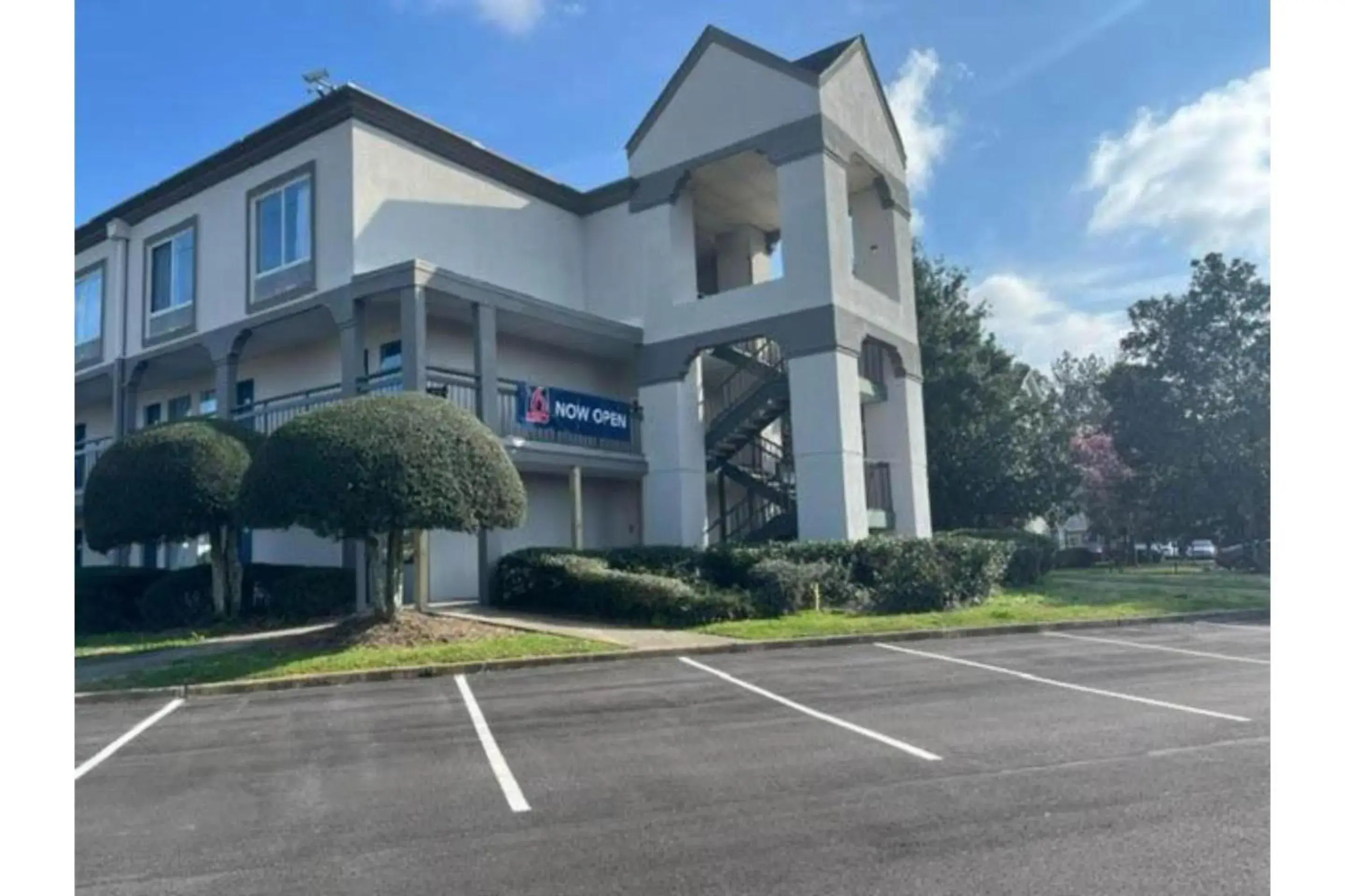 Property building in Studio 6 Suites Norcross, GA Property building in Studio 6 Suites Norcross, GA