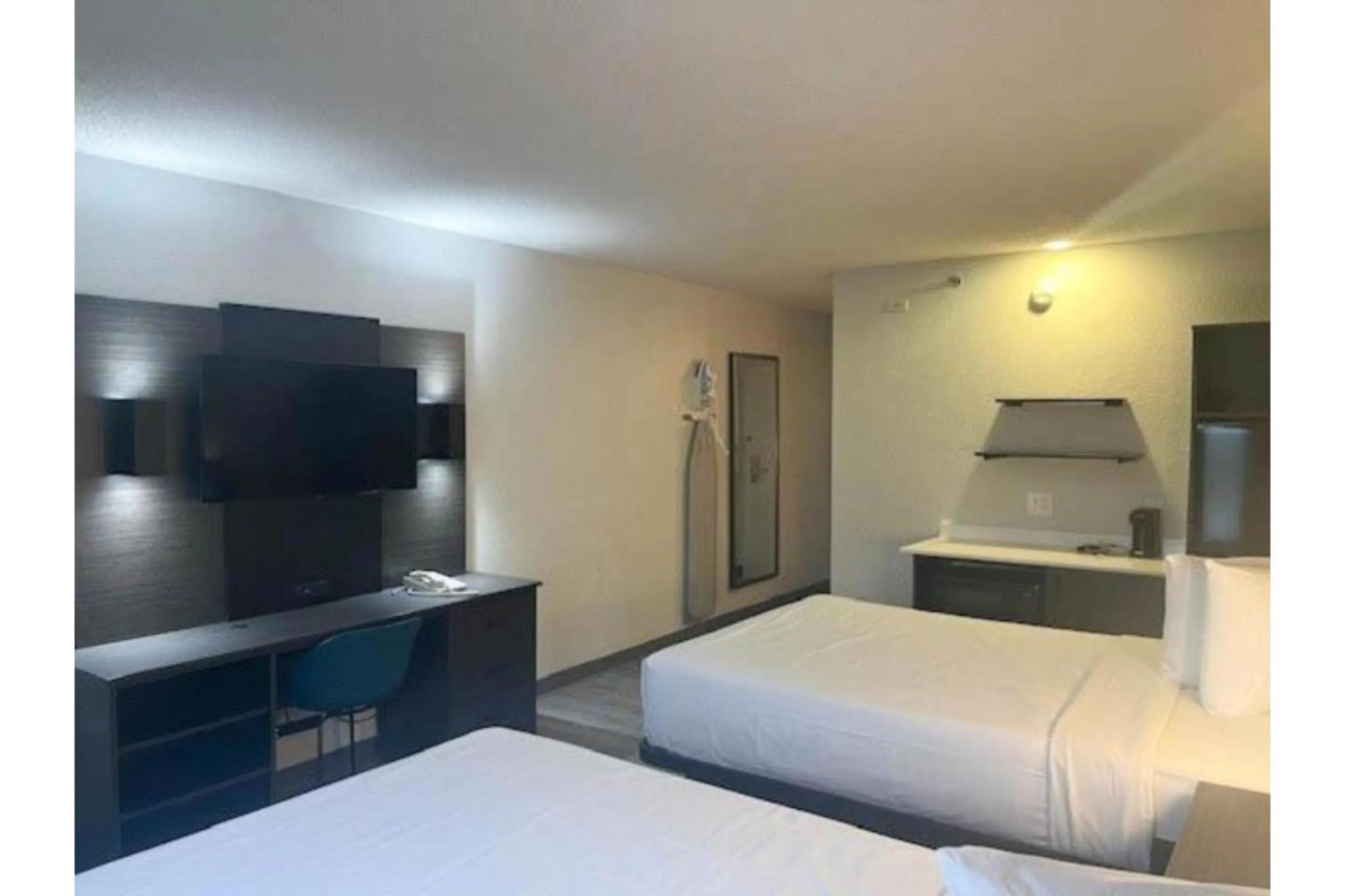 Bedroom, Bed in Studio 6 Suites Norcross, GA