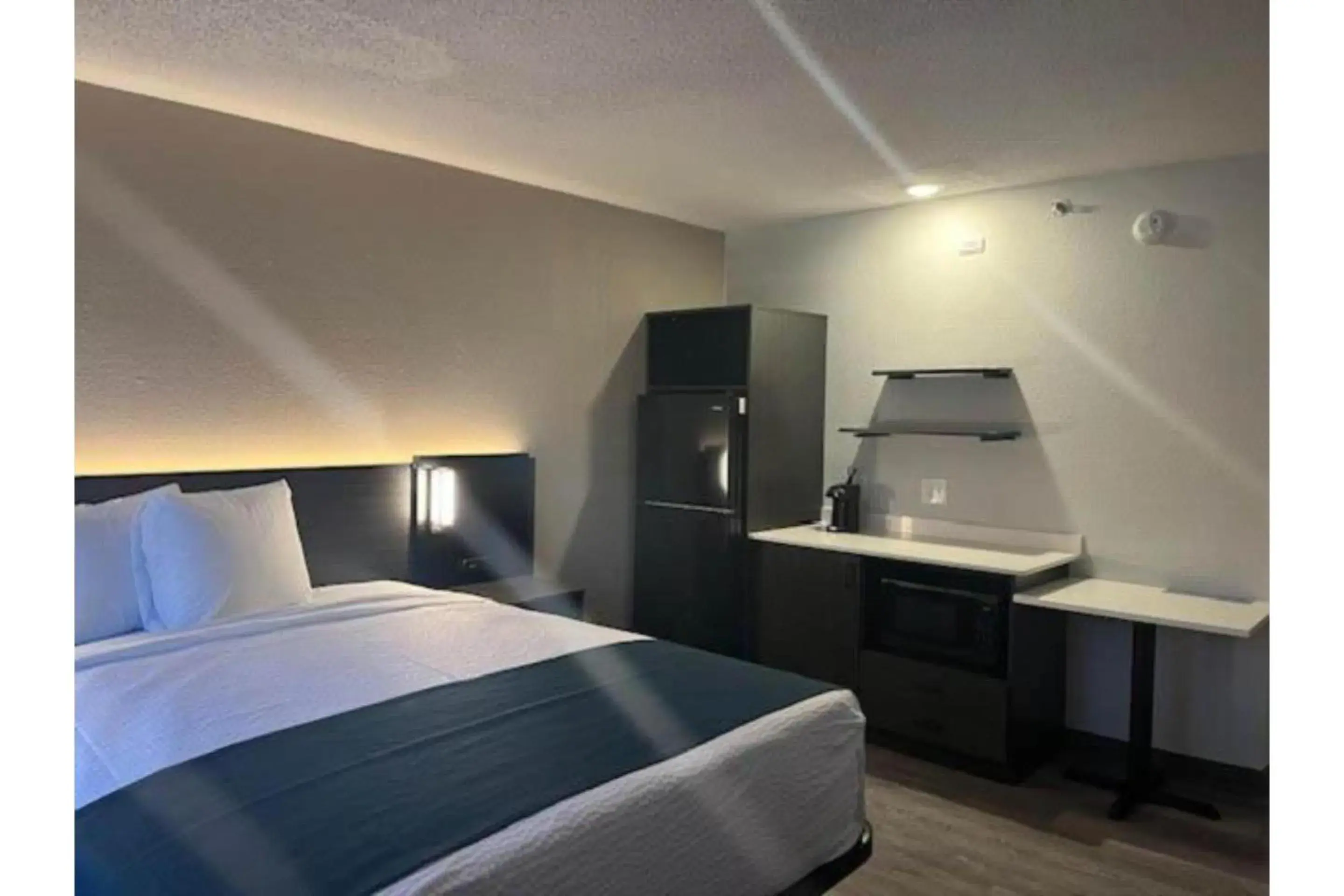 Bedroom, Bed in Studio 6 Suites Norcross, GA Bedroom, Bed in Studio 6 Suites Norcross, GA