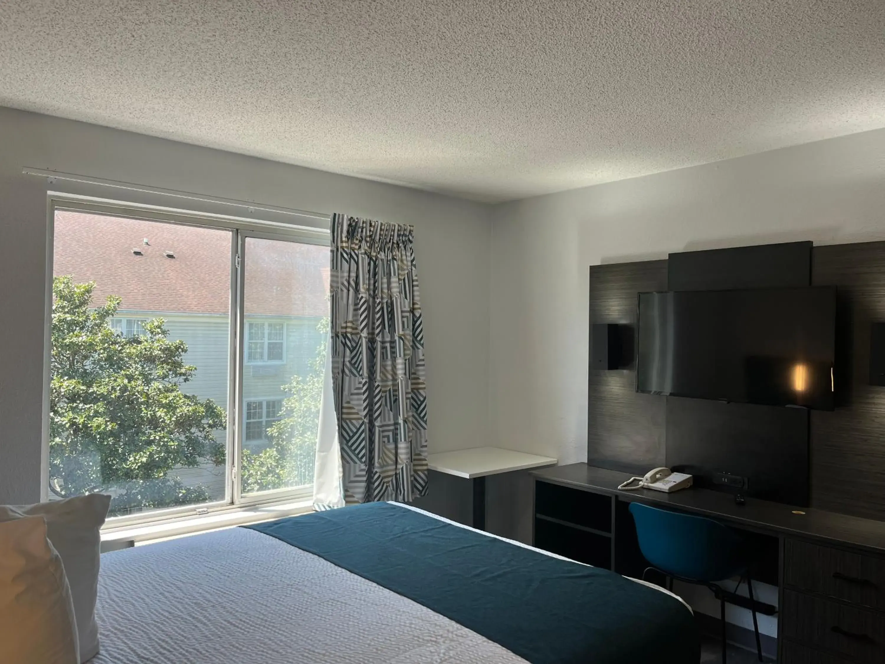 Bed in Studio 6 Suites Norcross, GA Bed in Studio 6 Suites Norcross, GA