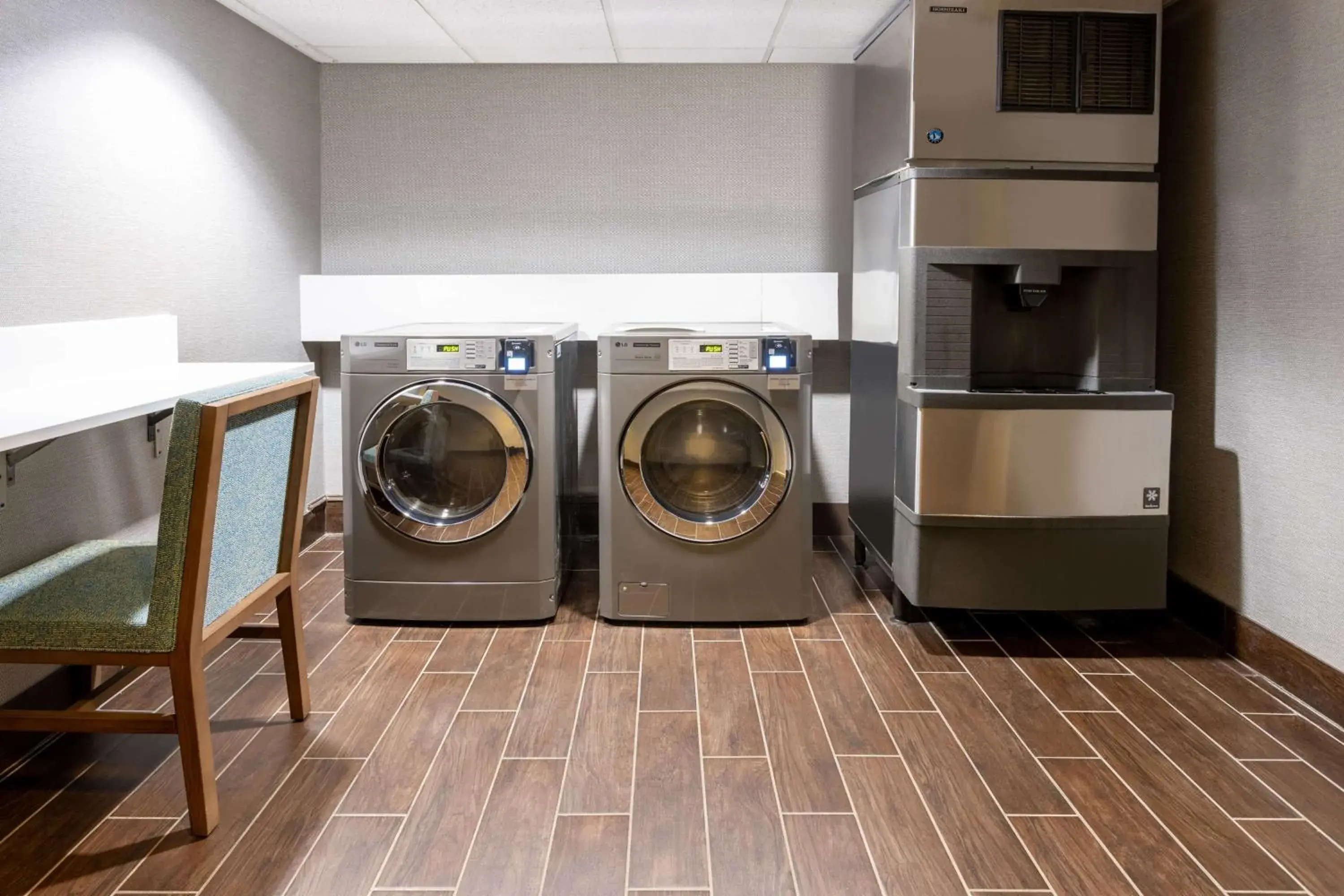 Property building in Hampton Inn Richmond-SW Hull Street Property building in Hampton Inn Richmond-SW Hull Street