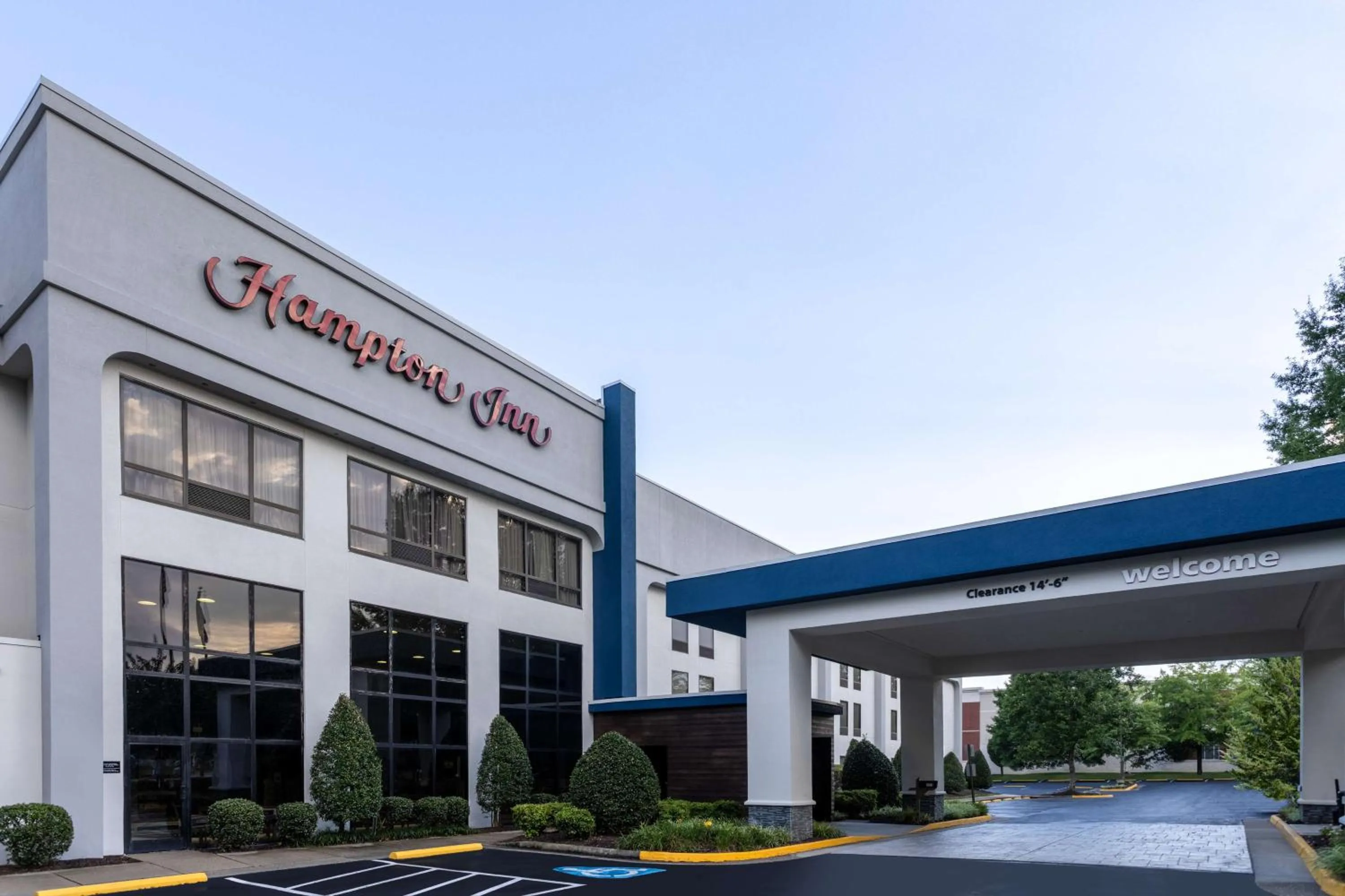 Property building in Hampton Inn Richmond-SW Hull Street