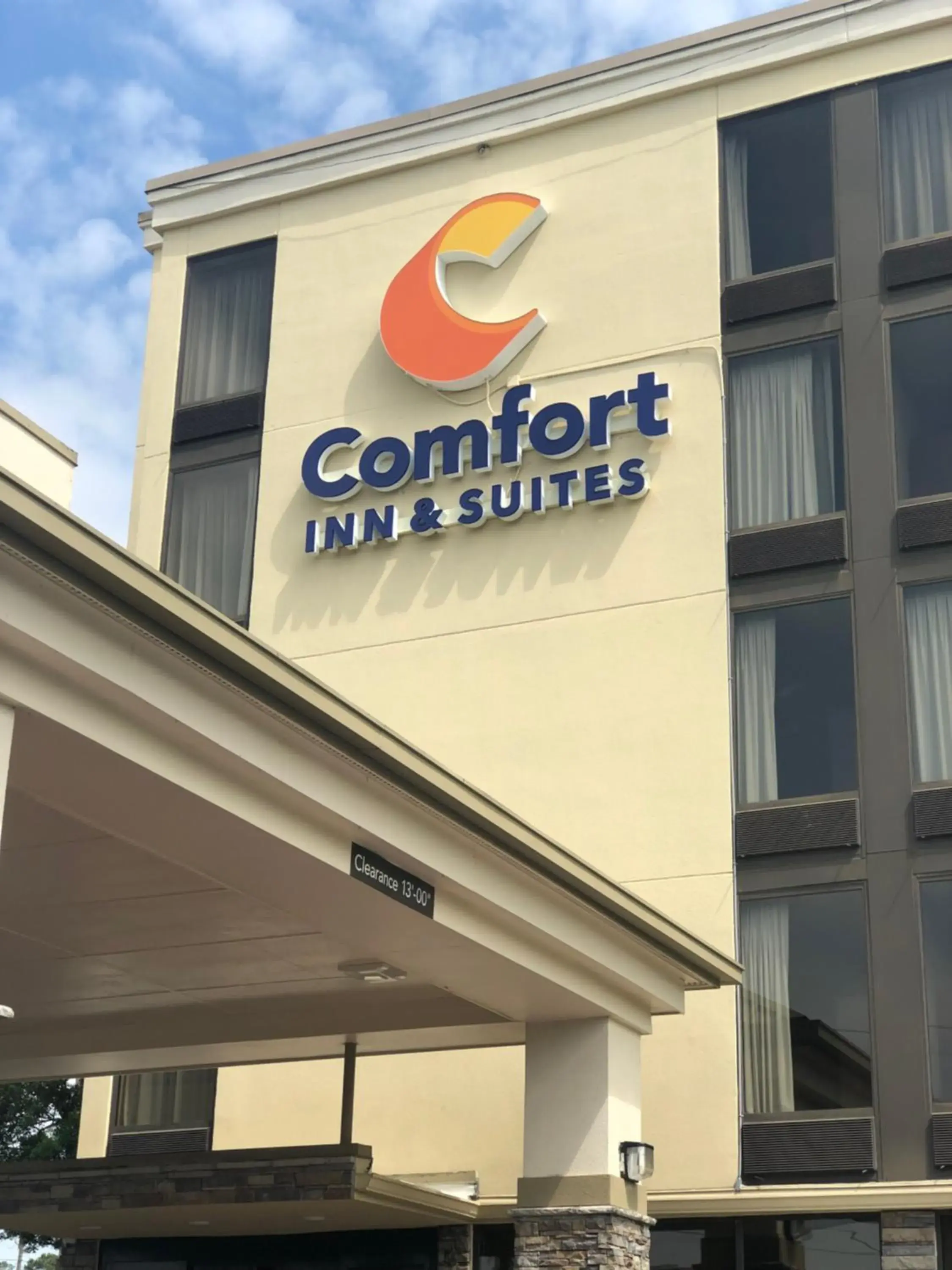 Property building in Comfort Inn & Suites Durham near Duke University Property building in Comfort Inn & Suites Durham near Duke University