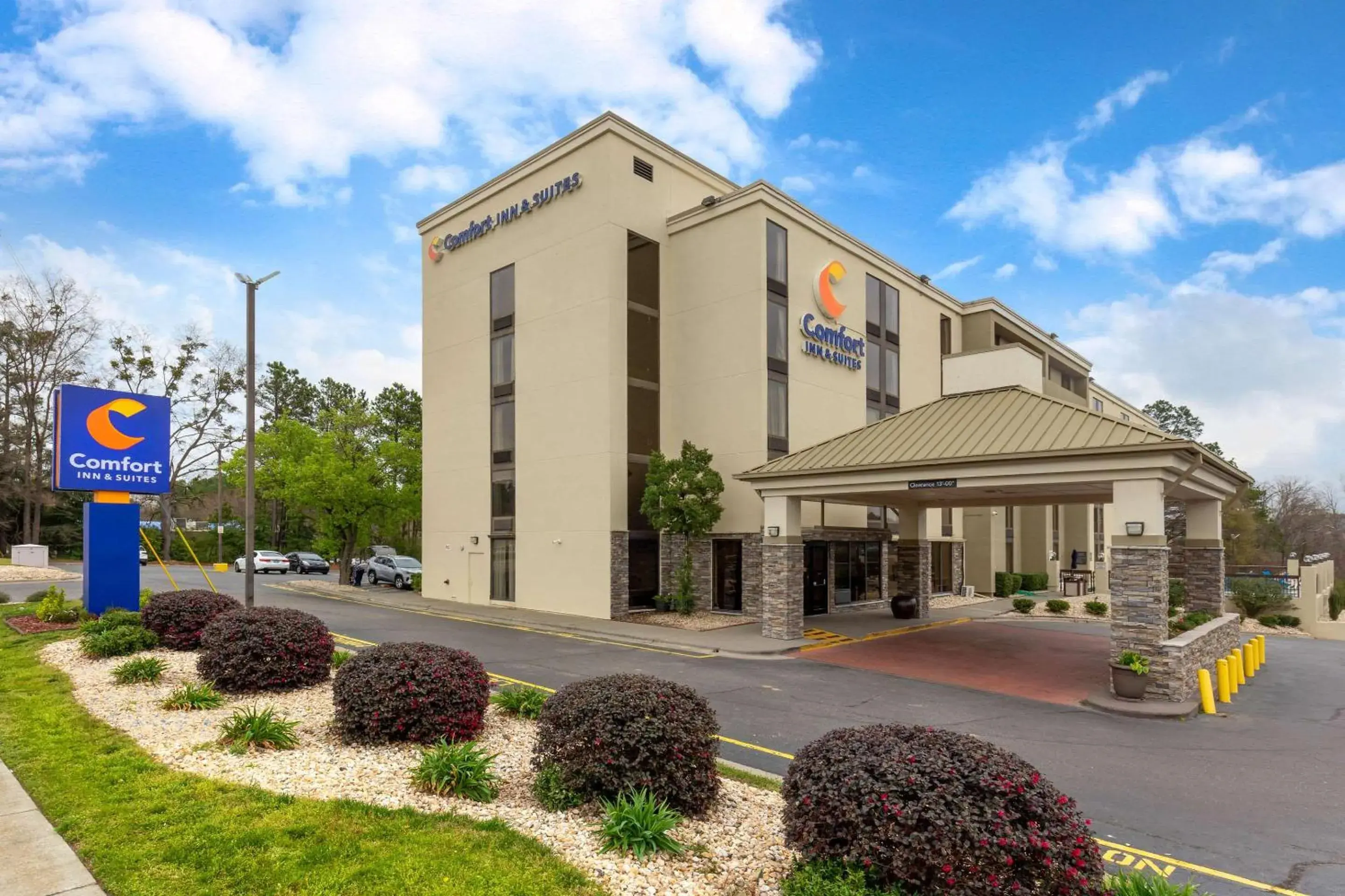 Property building in Comfort Inn & Suites Durham near Duke University Property building in Comfort Inn & Suites Durham near Duke University