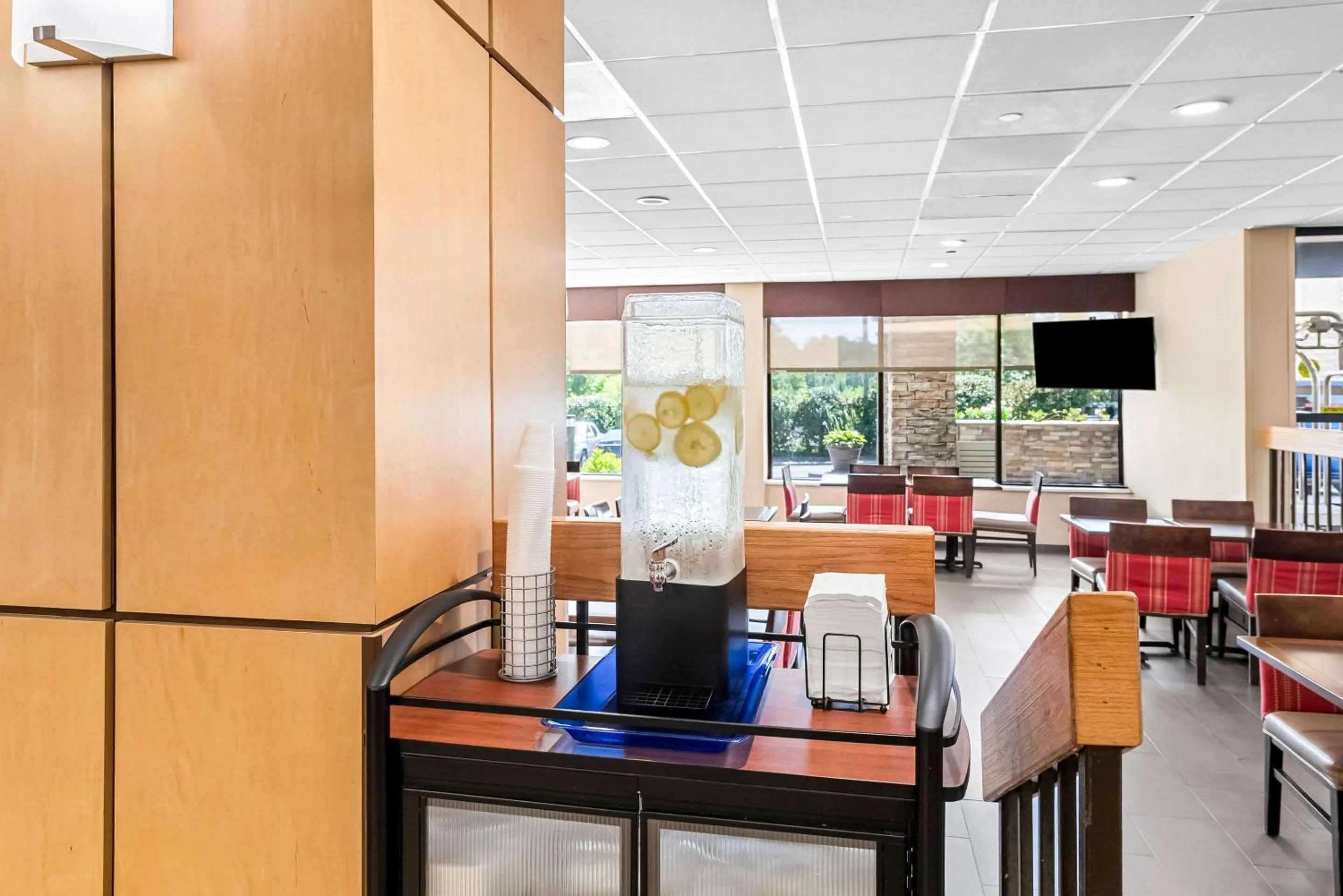 Breakfast in Comfort Inn & Suites Durham near Duke University