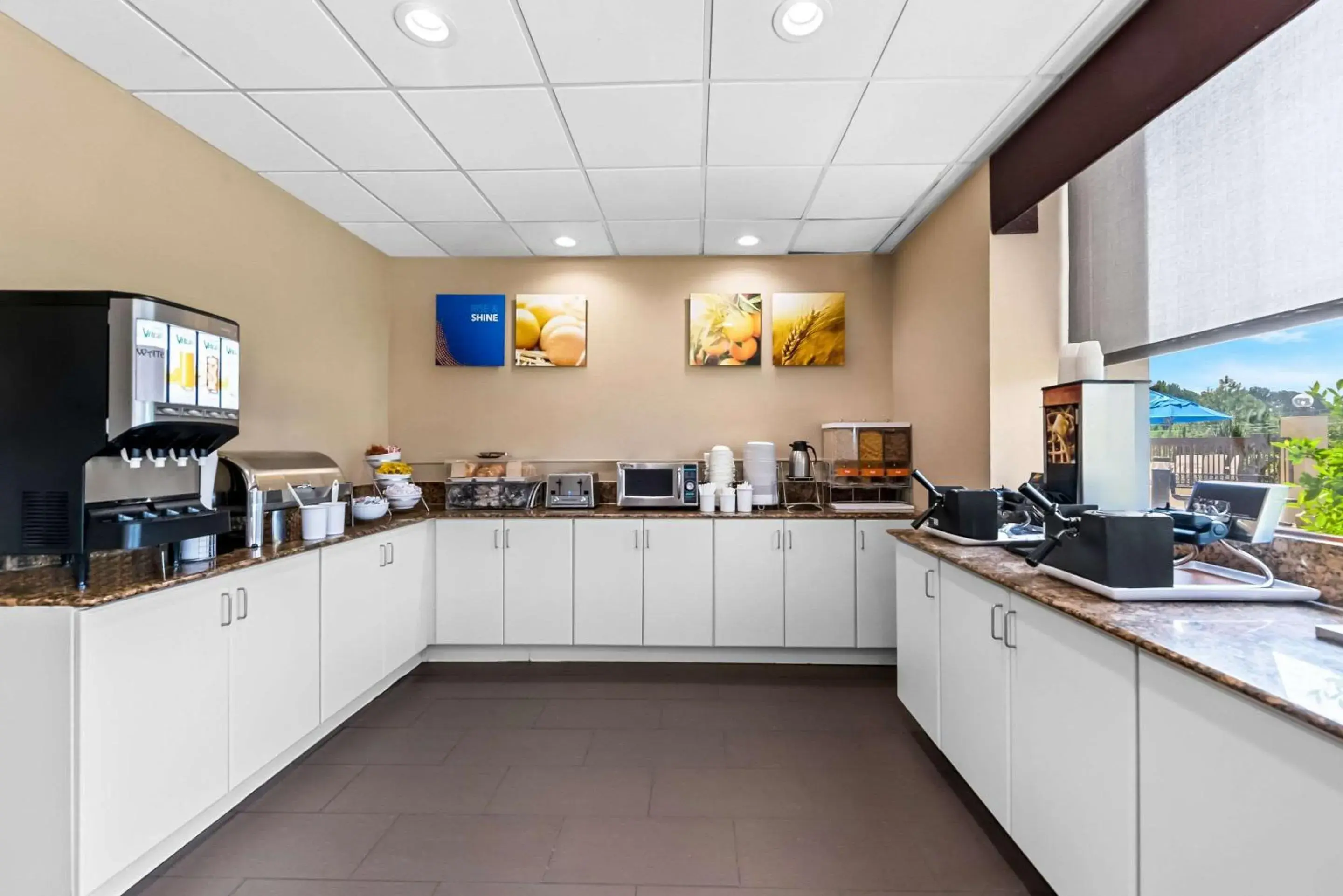 Breakfast in Comfort Inn & Suites Durham near Duke University Breakfast in Comfort Inn & Suites Durham near Duke University