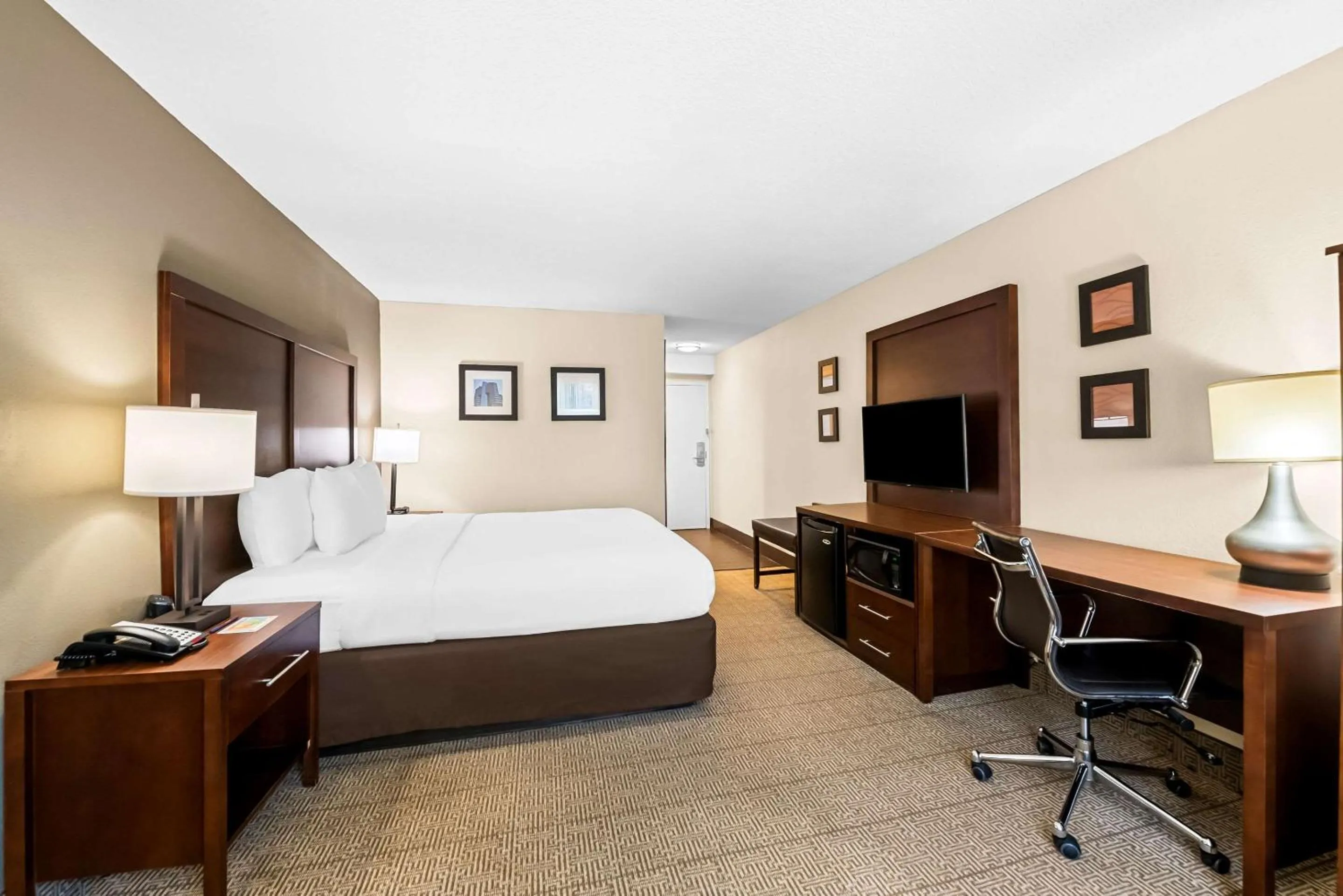 Bedroom, Bed in Comfort Inn & Suites Durham near Duke University