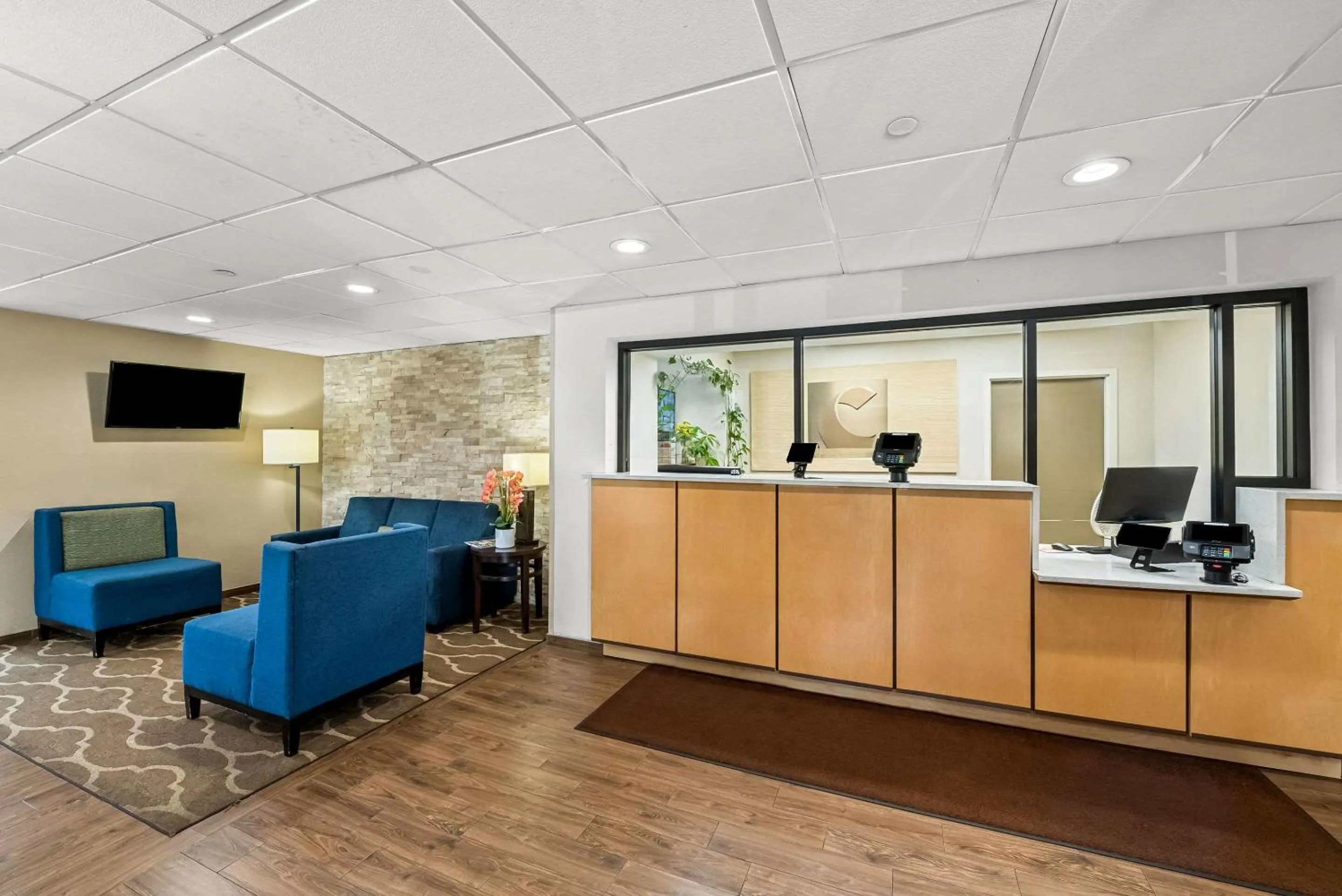 Lobby or reception in Comfort Inn & Suites Durham near Duke University