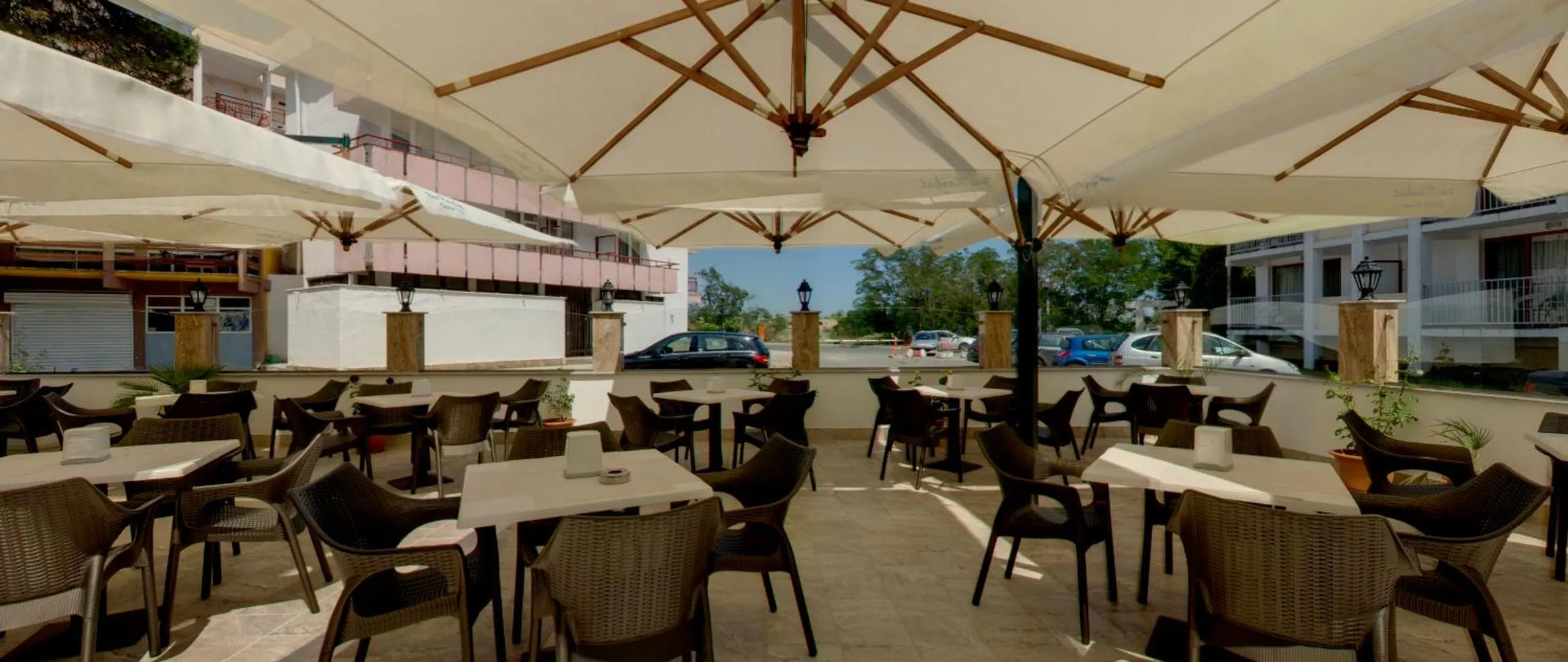 Restaurant/places to eat in Hotel Golden Dune