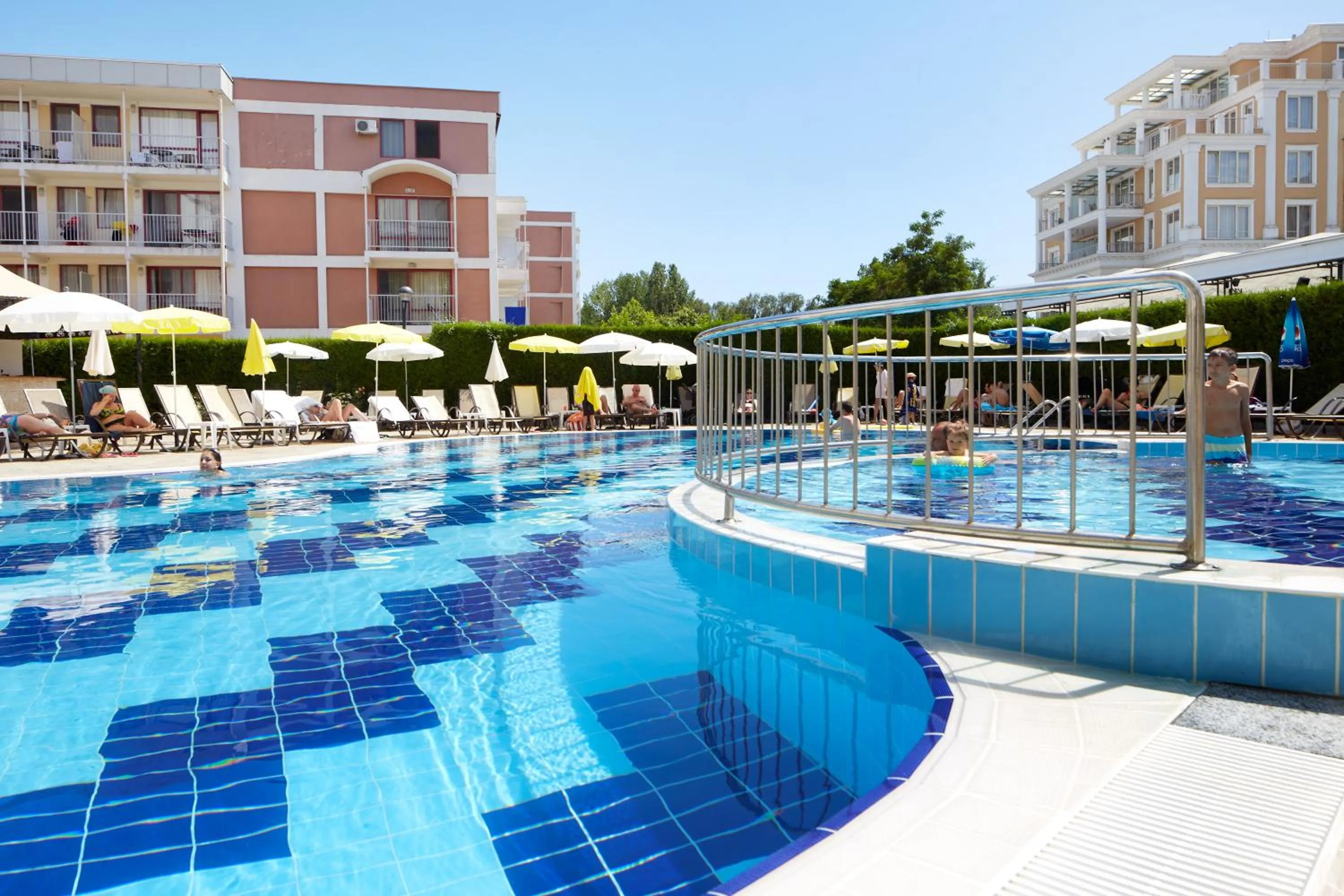 Swimming pool in Hotel Golden Dune