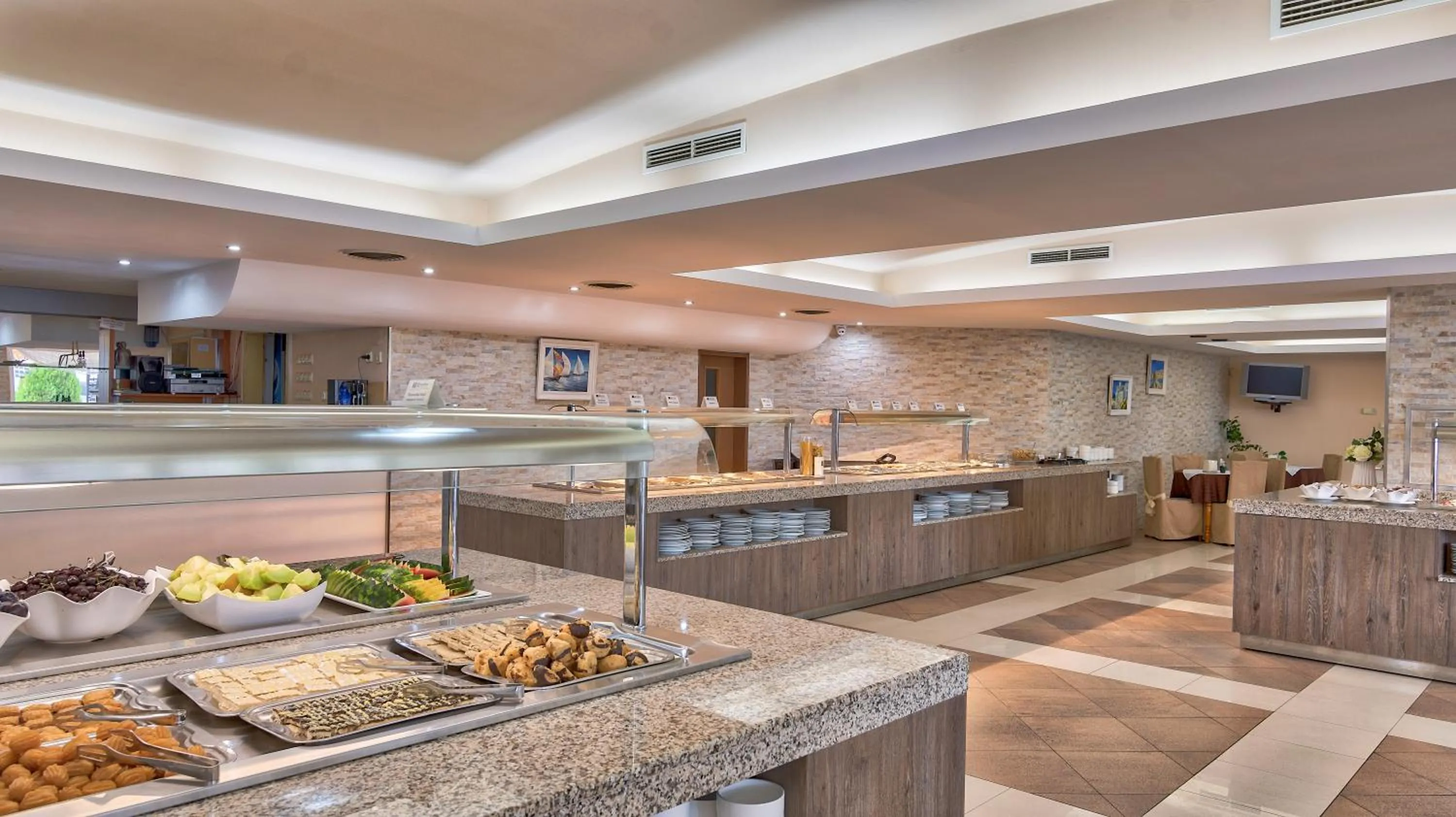 Restaurant/places to eat in Hotel Golden Dune