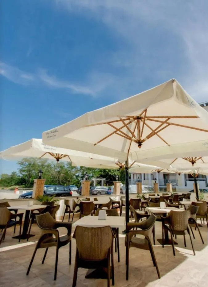 Restaurant/places to eat in Hotel Golden Dune