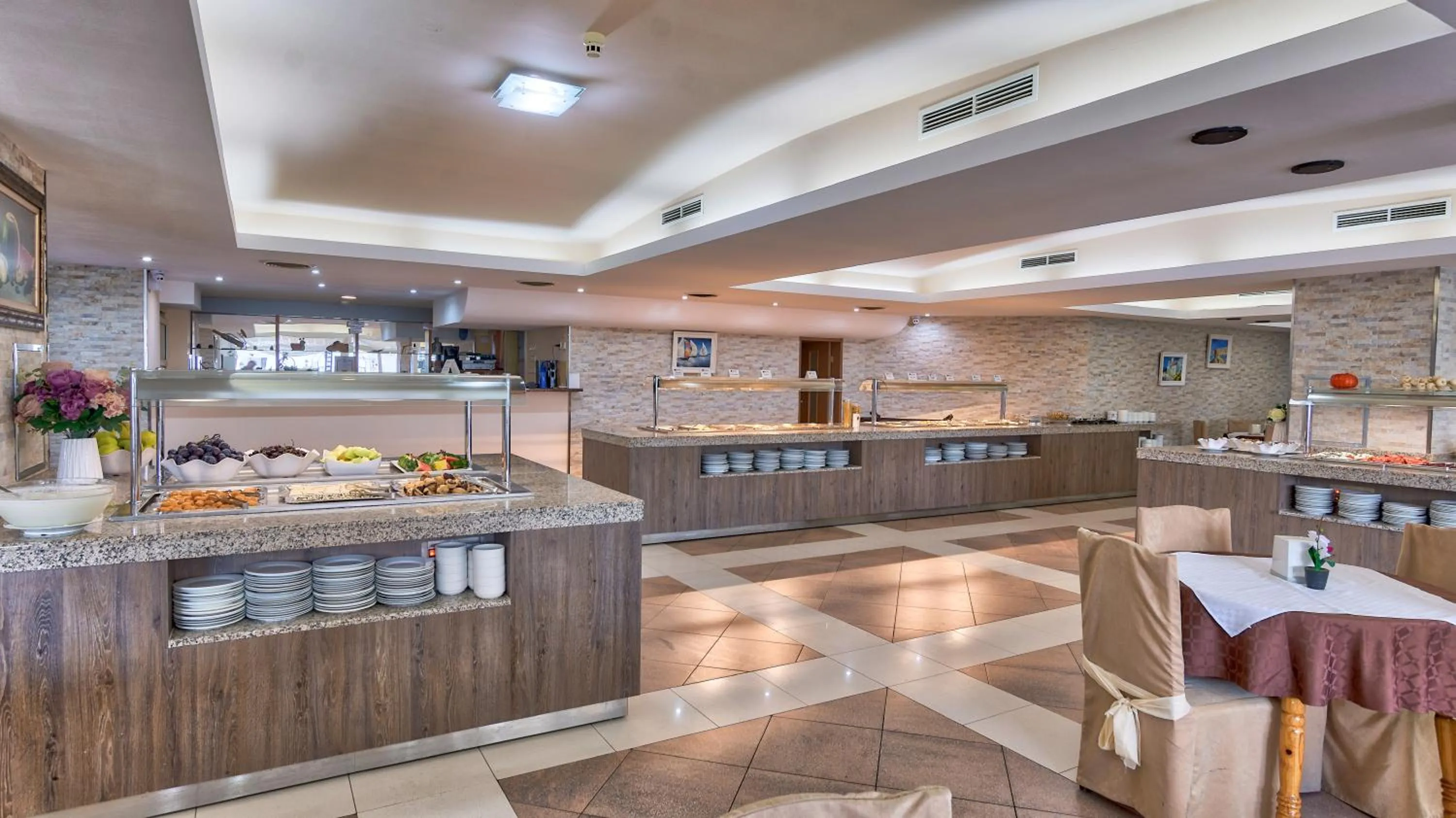 Restaurant/places to eat in Hotel Golden Dune