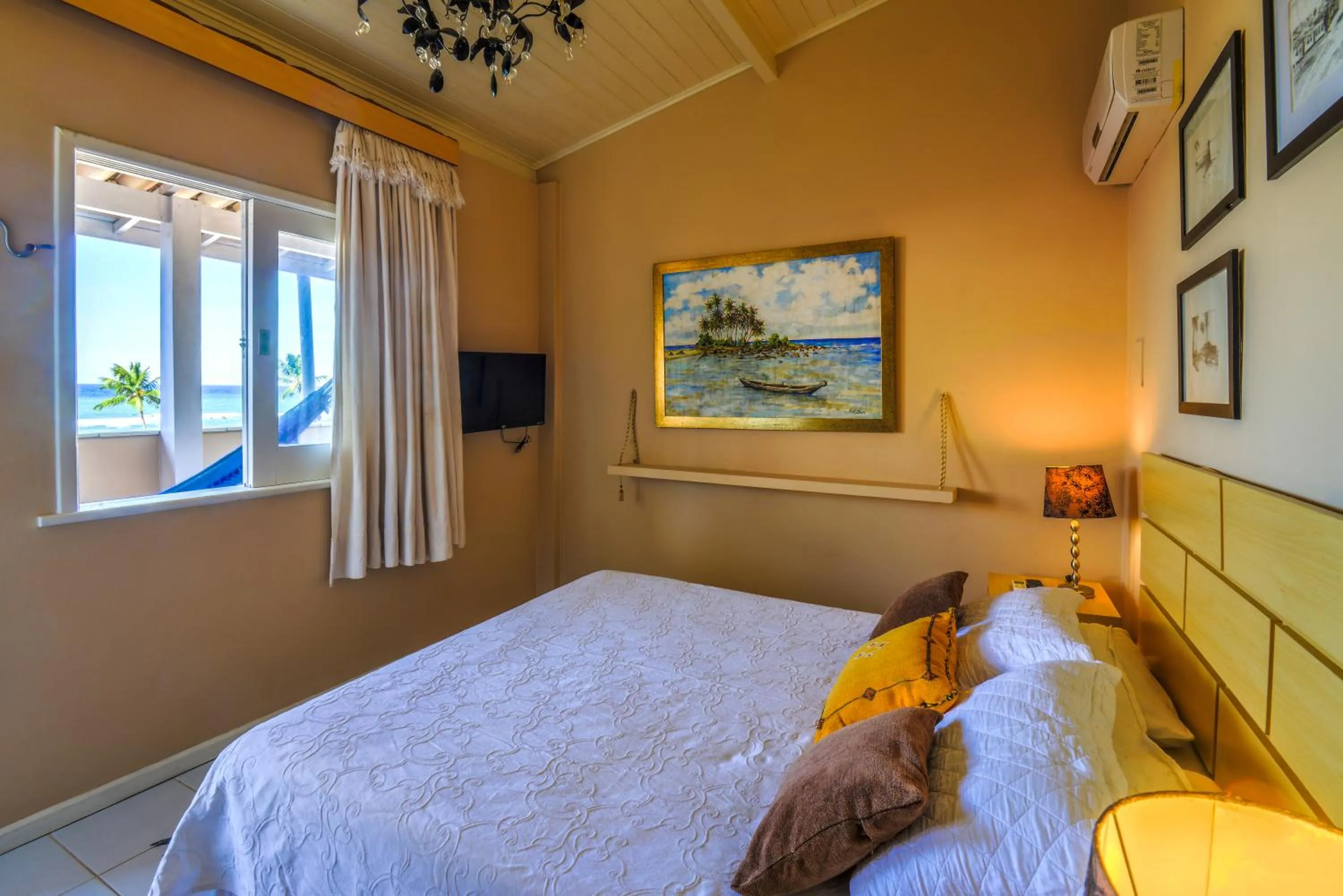 Day, Bed in Pousada Via Brasil