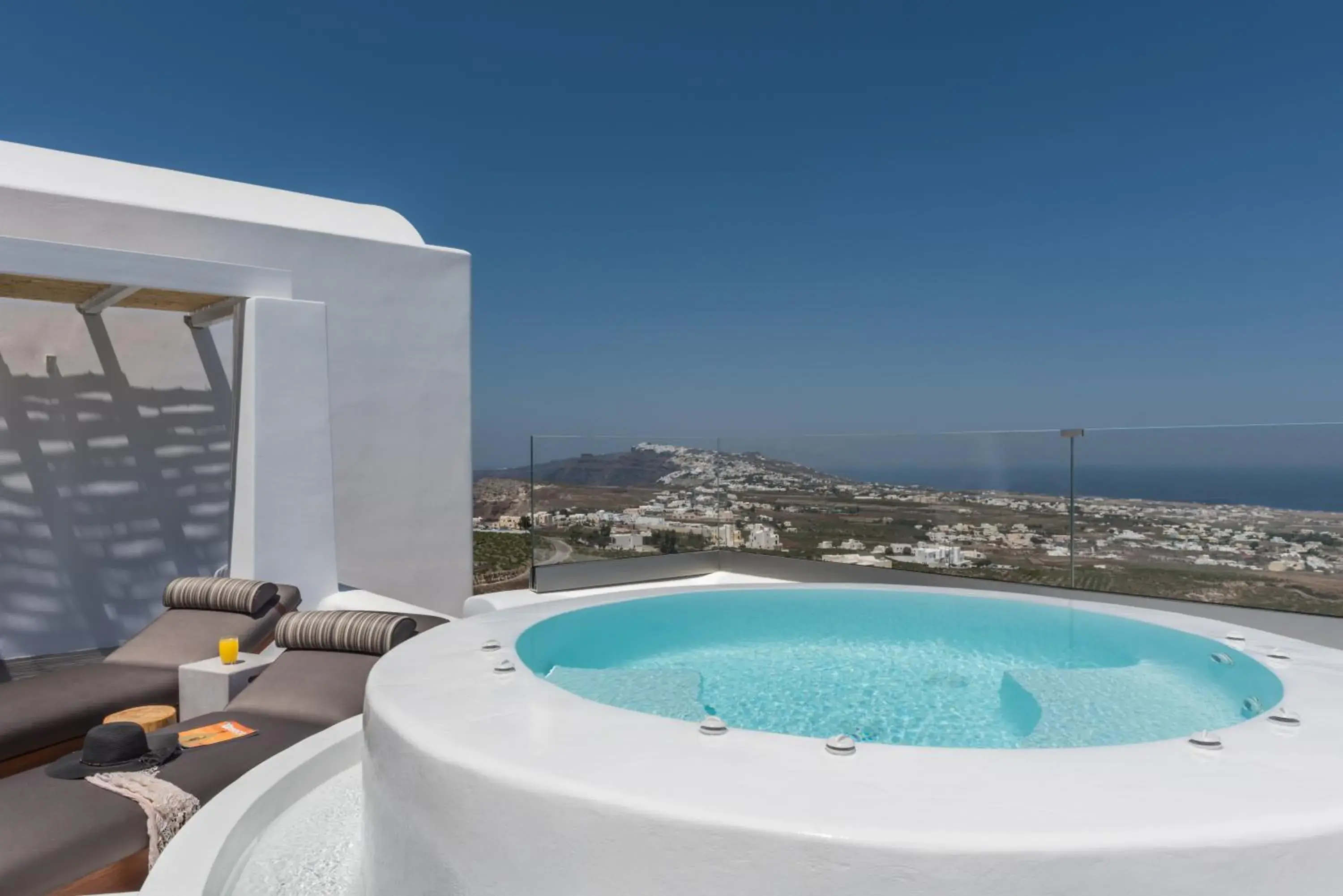 Deluxe Suite with Sea View and Hot Tub in White & Co Exclusive Island Villas Deluxe Suite with Sea View and Hot Tub in White & Co Exclusive Island Villas