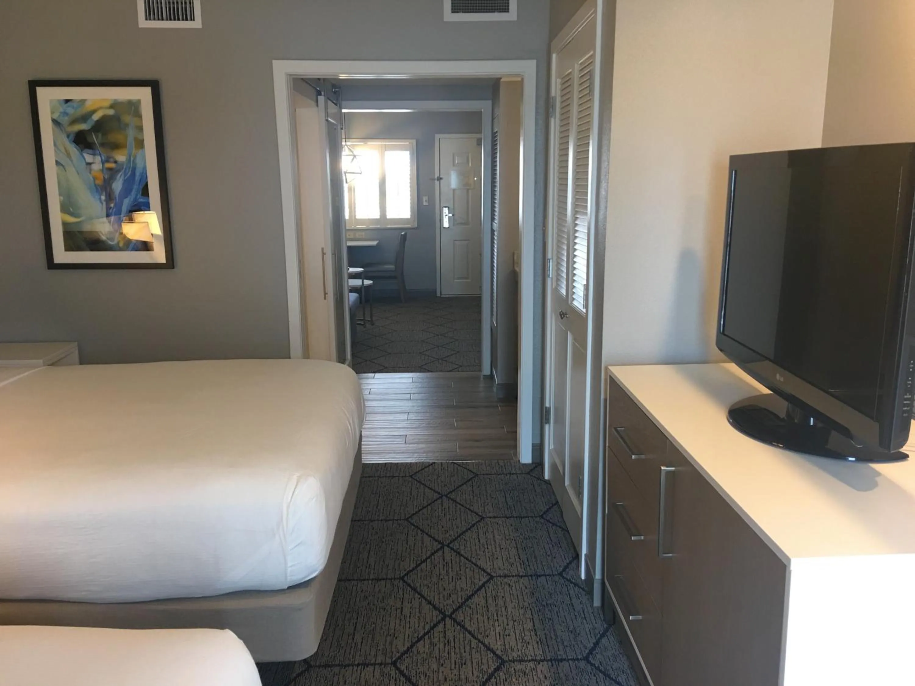 TV and multimedia, Bed in DoubleTree Suites by Hilton Melbourne Beach Oceanfront