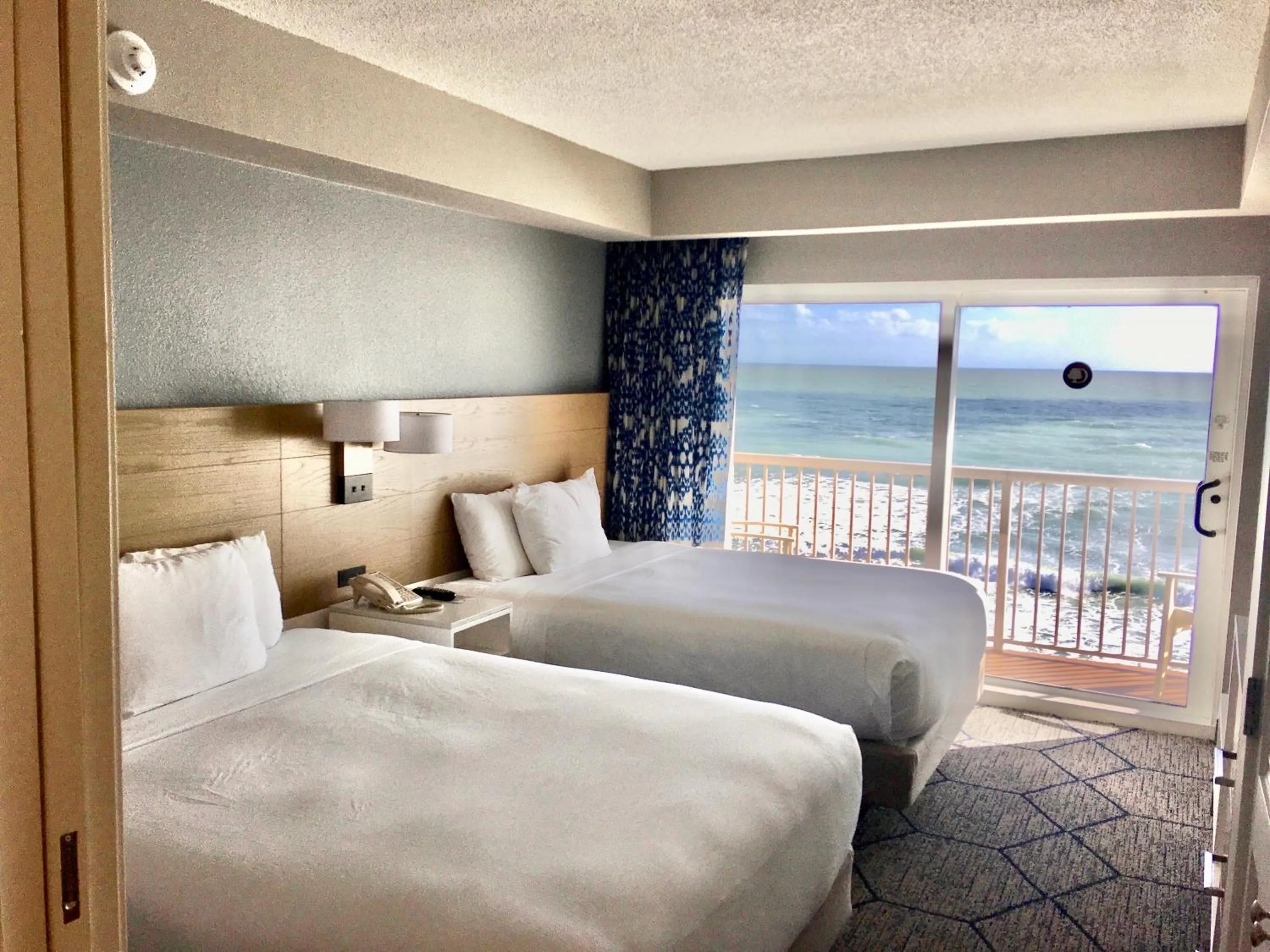 Balcony/Terrace, Bed in DoubleTree Suites by Hilton Melbourne Beach Oceanfront