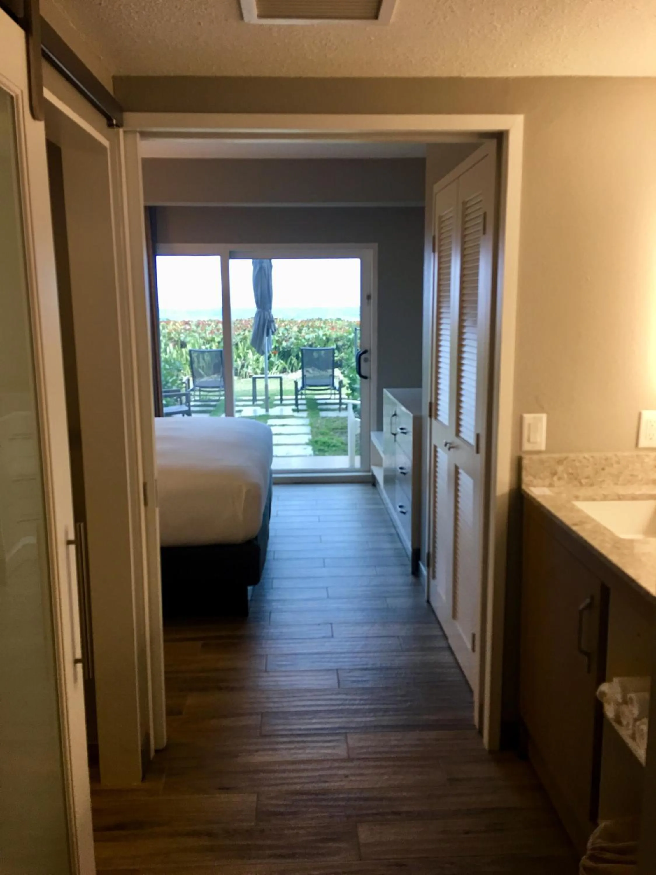 Balcony/Terrace, Bed in DoubleTree Suites by Hilton Melbourne Beach Oceanfront