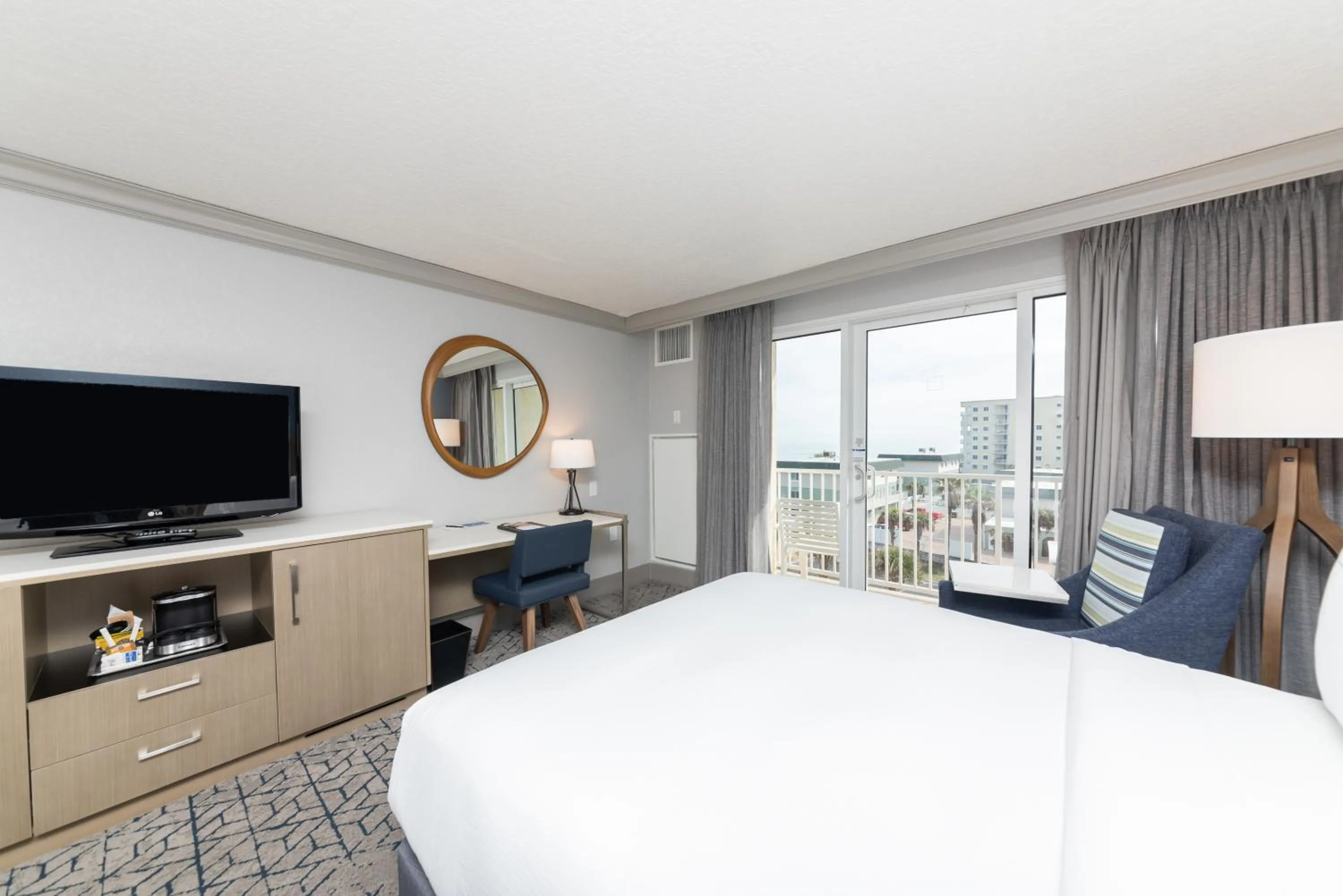 Street view, Bed in DoubleTree Suites by Hilton Melbourne Beach Oceanfront