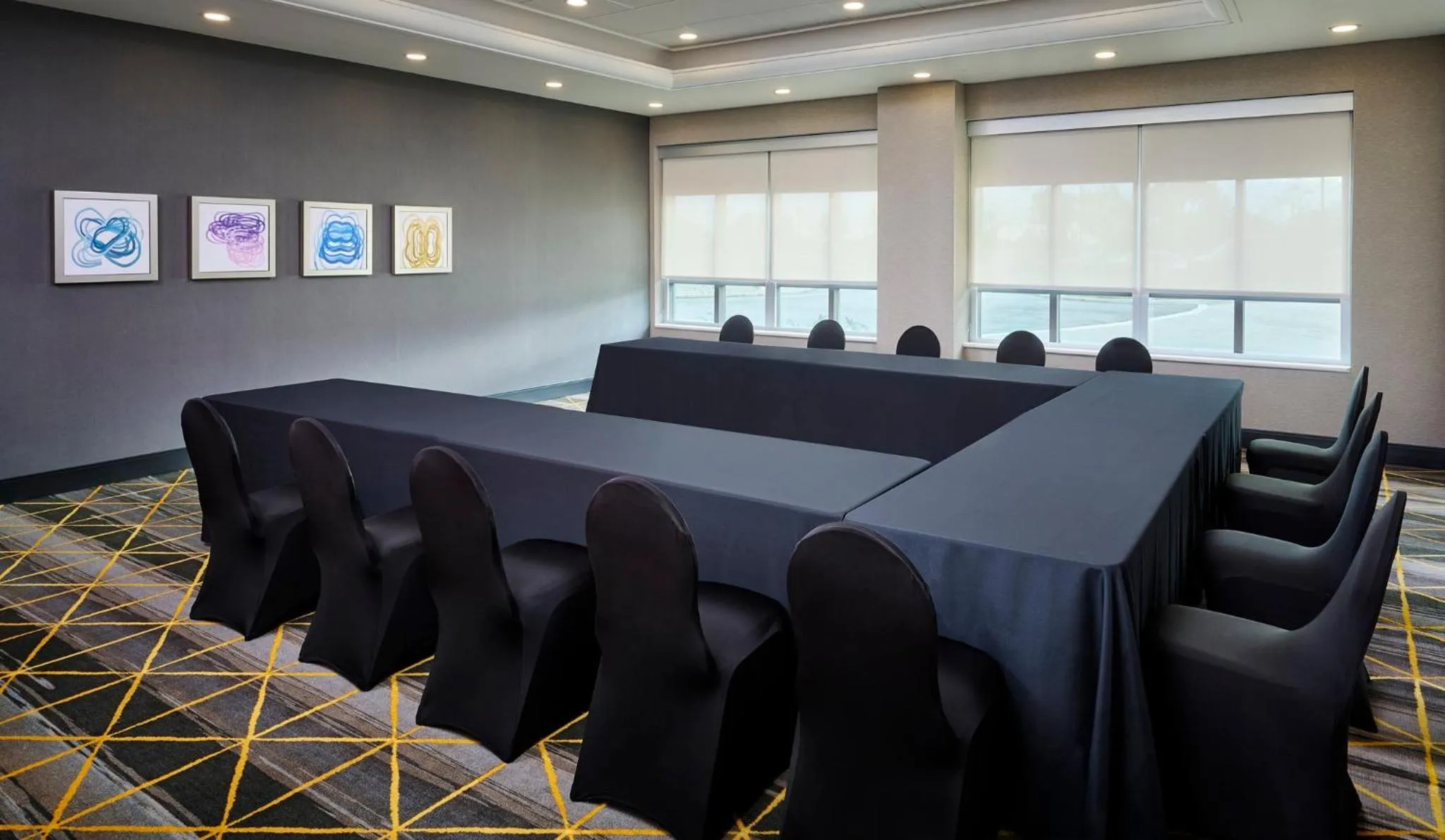 Meeting/conference room in Holiday Inn & Suites Oakville at Bronte by IHG