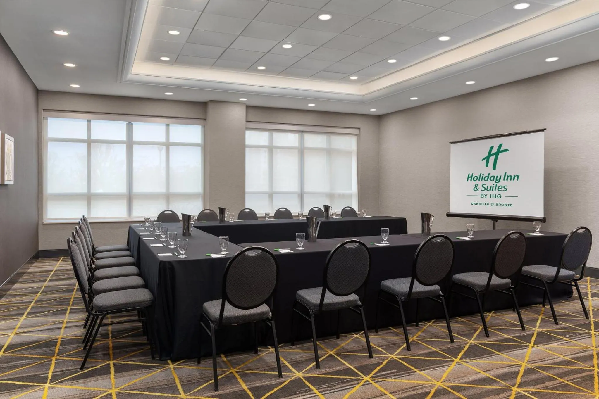 Meeting/conference room in Holiday Inn & Suites Oakville at Bronte by IHG