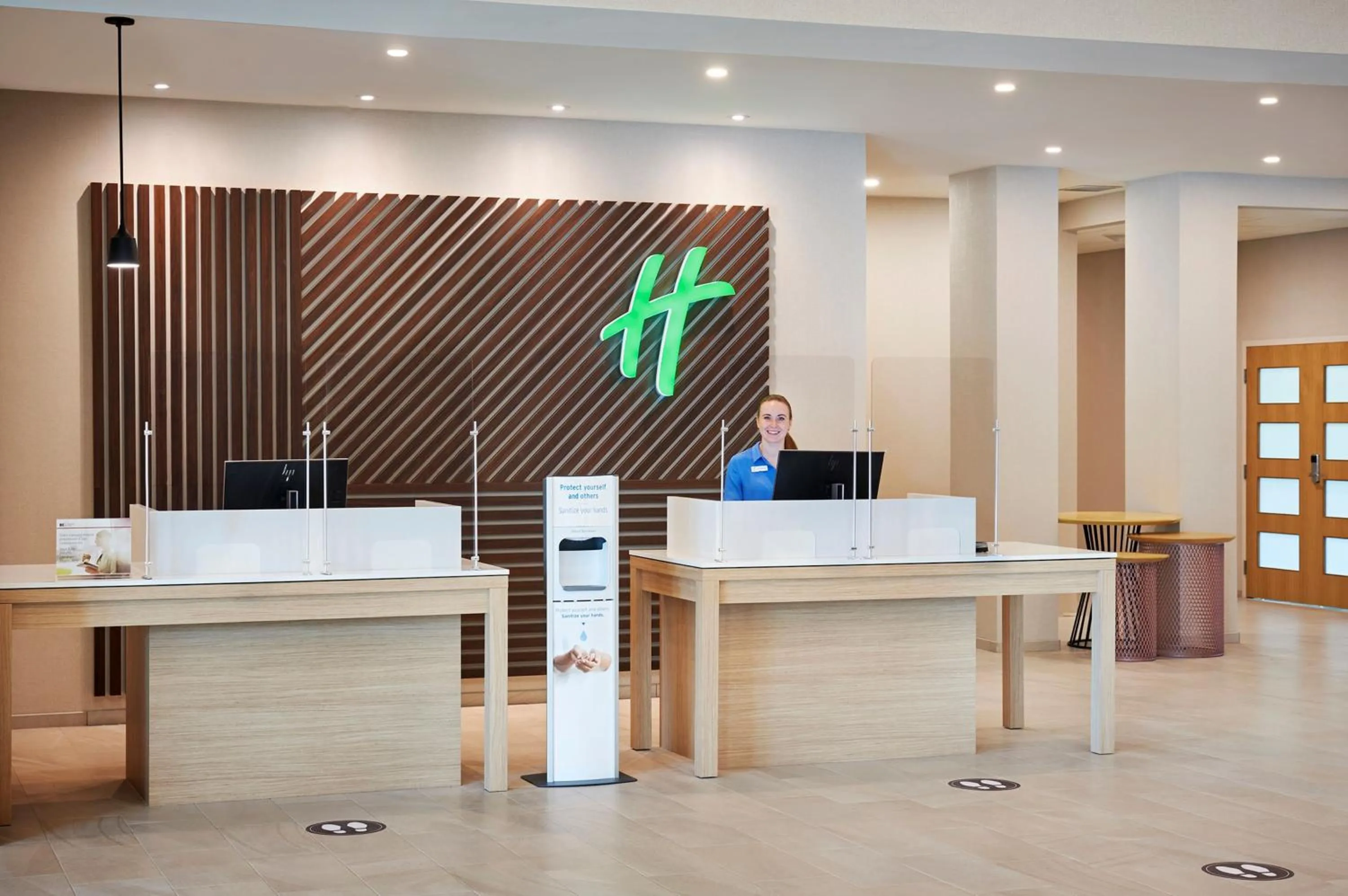 Property building in Holiday Inn & Suites Oakville at Bronte by IHG