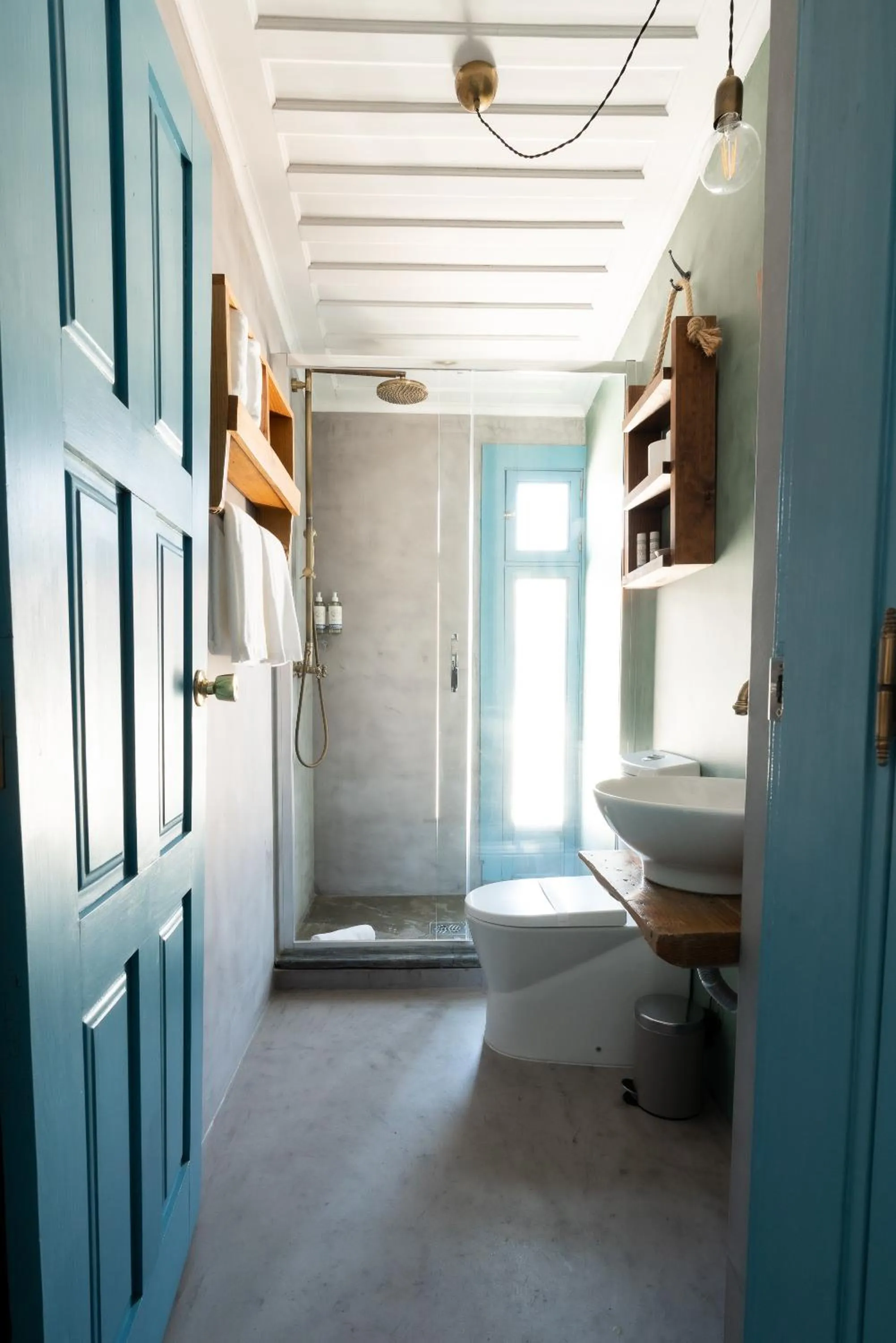 Shower, Bed in Des Arts