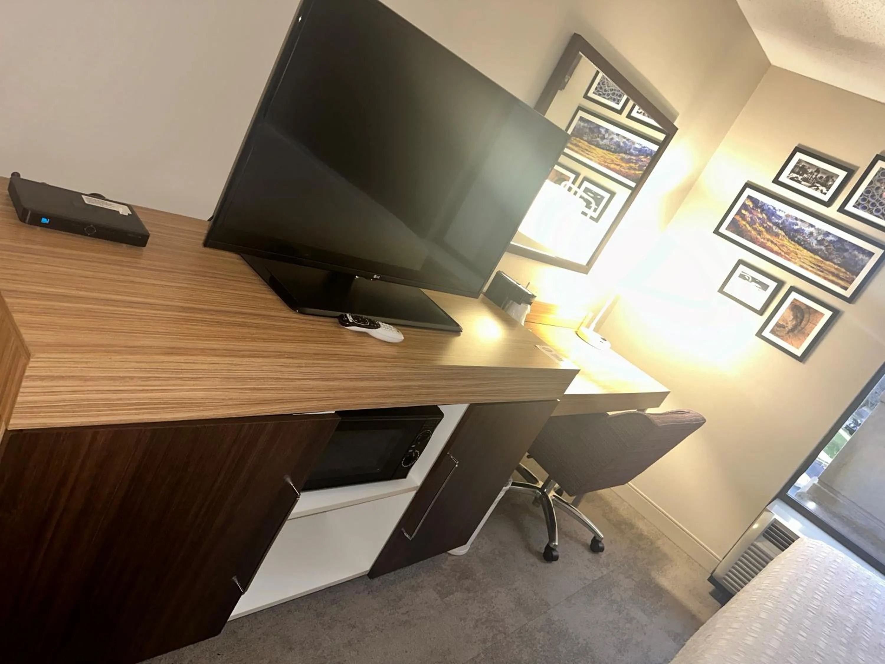 TV and multimedia in Hampton Inn Doylestown