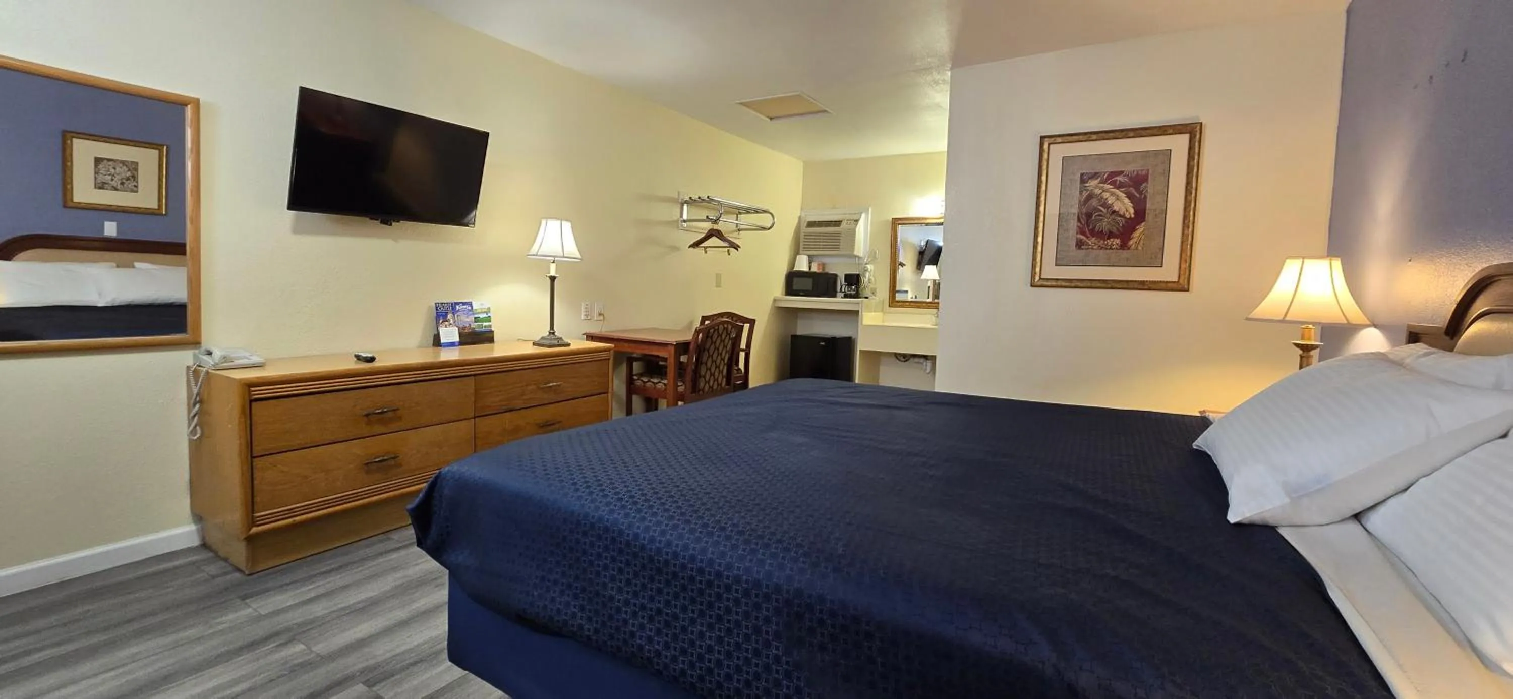 Bed in Rodeway Inn & Suites Blythe I-10