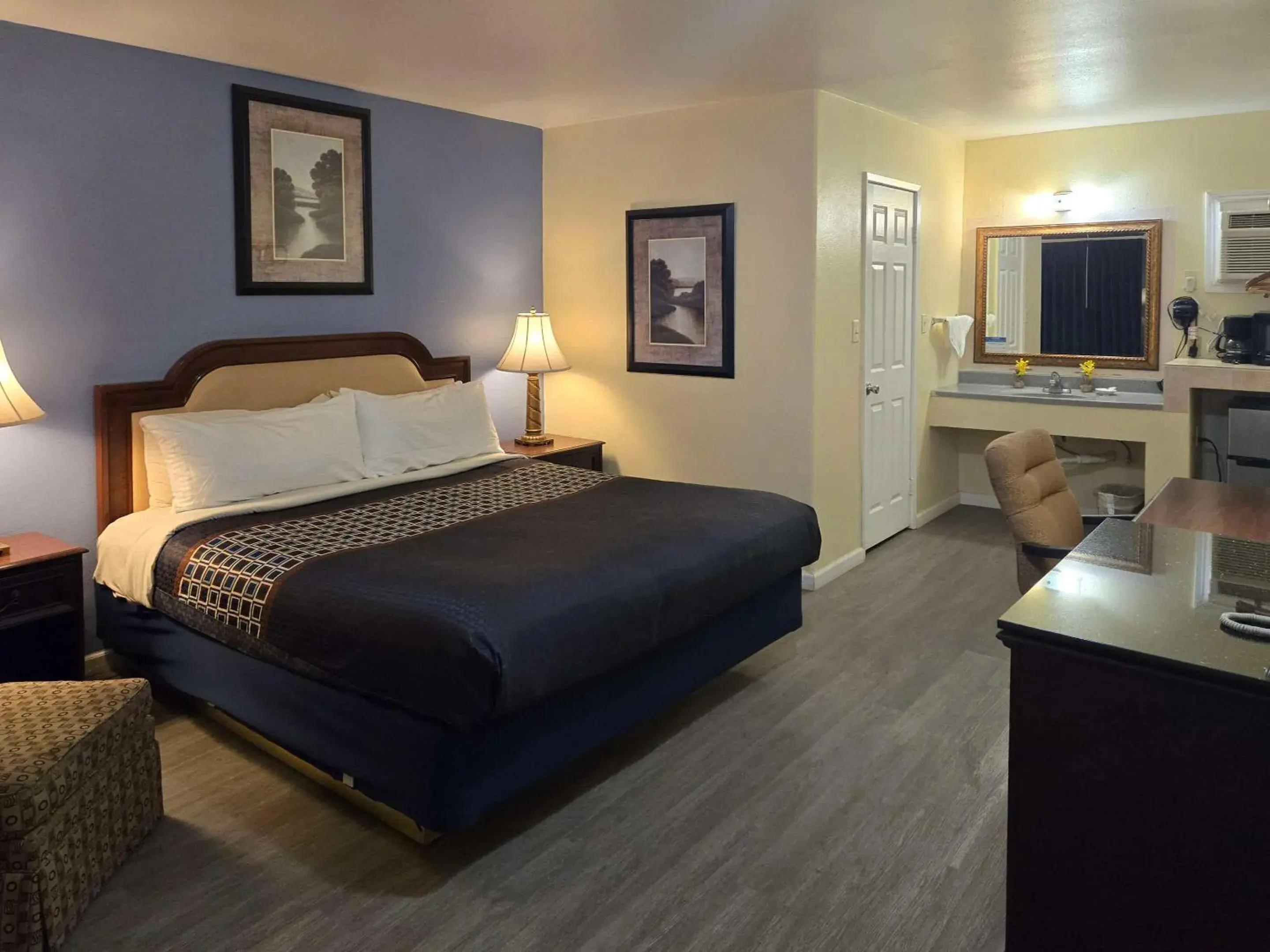 Bedroom, Bed in Rodeway Inn & Suites Blythe I-10 Bedroom, Bed in Rodeway Inn & Suites Blythe I-10