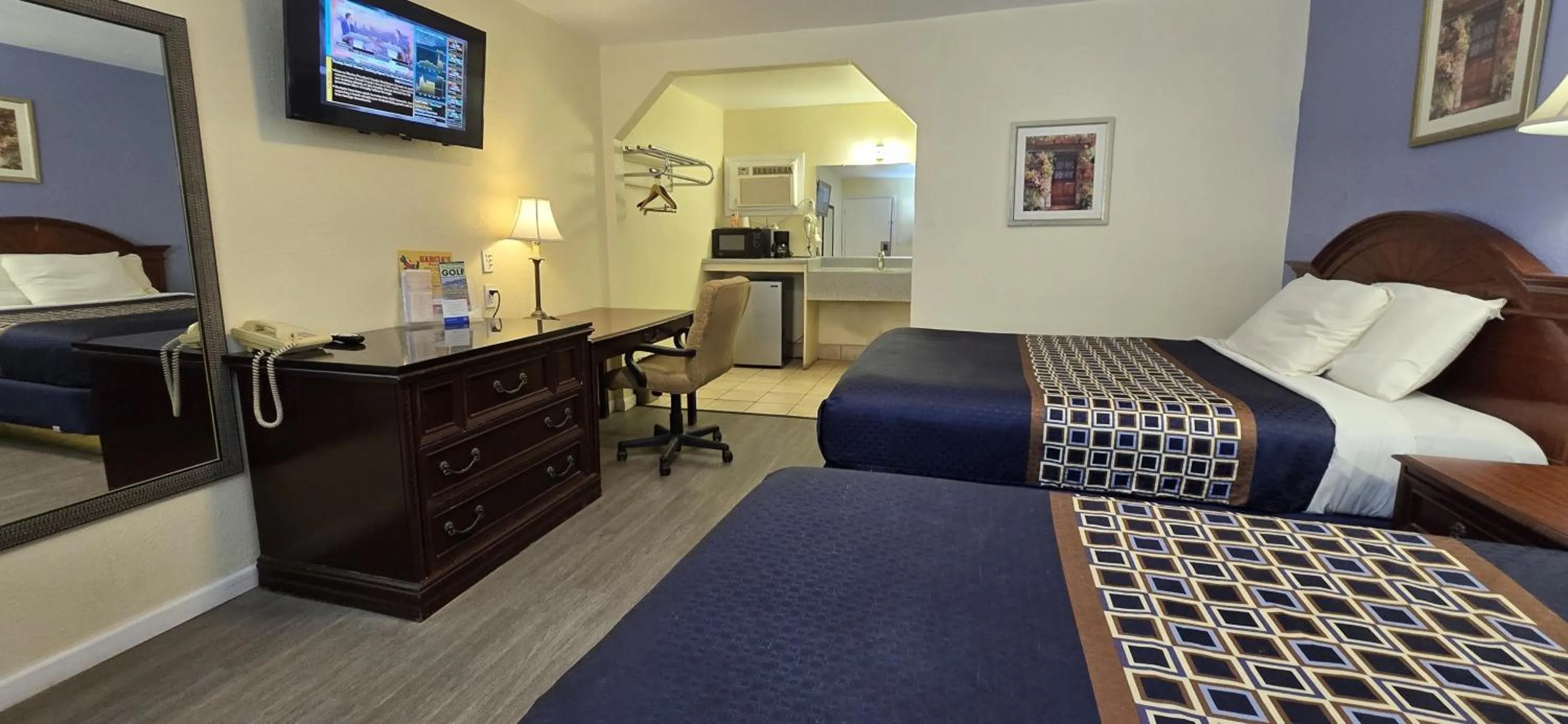 Bed in Rodeway Inn & Suites Blythe I-10