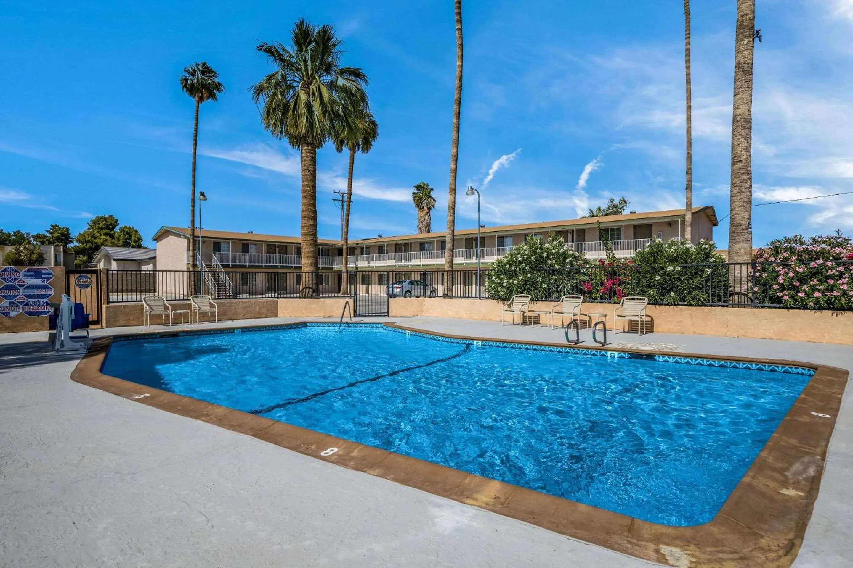 Swimming pool in Rodeway Inn & Suites Blythe I-10 Swimming pool in Rodeway Inn & Suites Blythe I-10