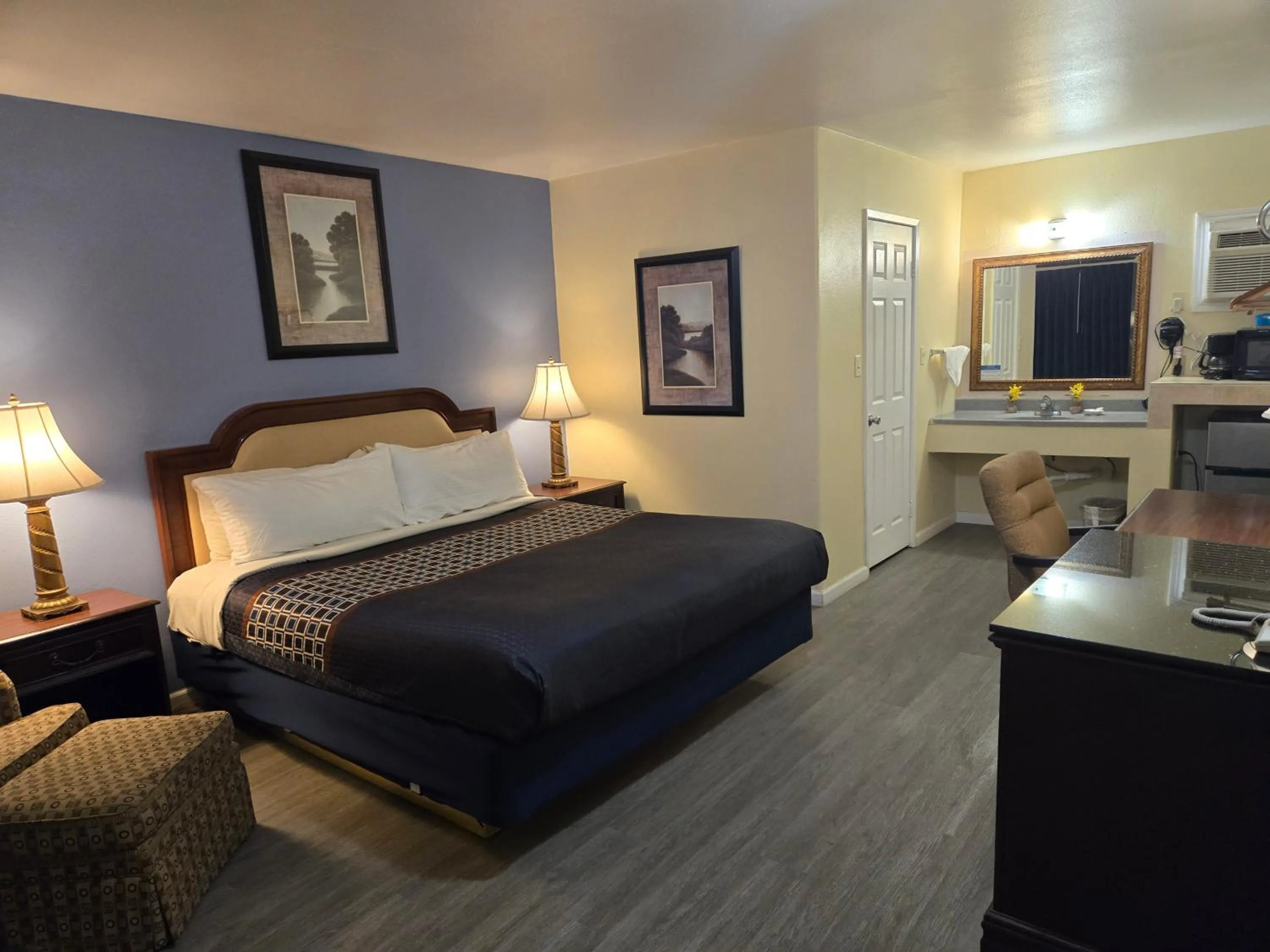 Bed in Rodeway Inn & Suites Blythe I-10