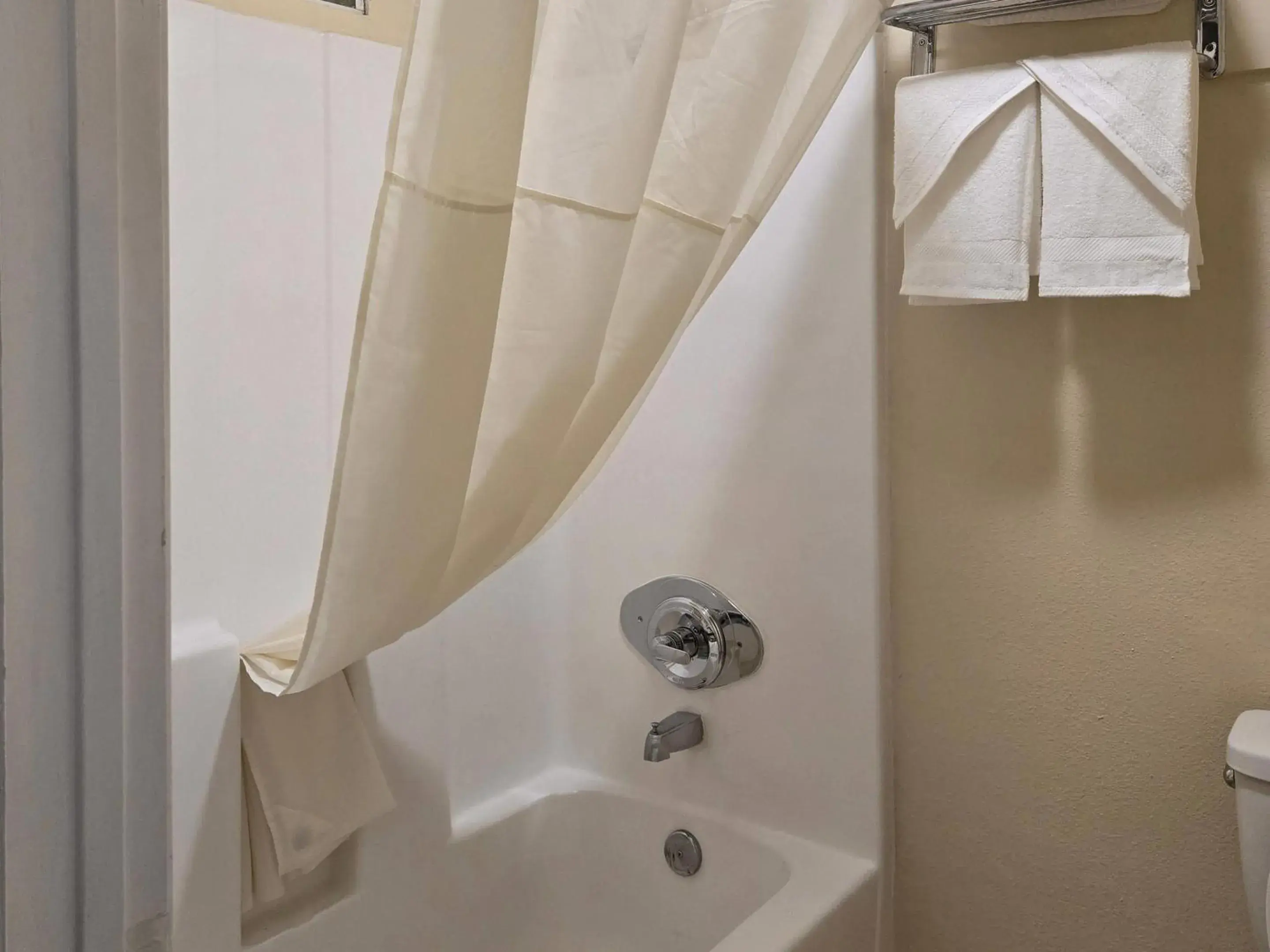 Bedroom in Rodeway Inn & Suites Blythe I-10 Bedroom in Rodeway Inn & Suites Blythe I-10