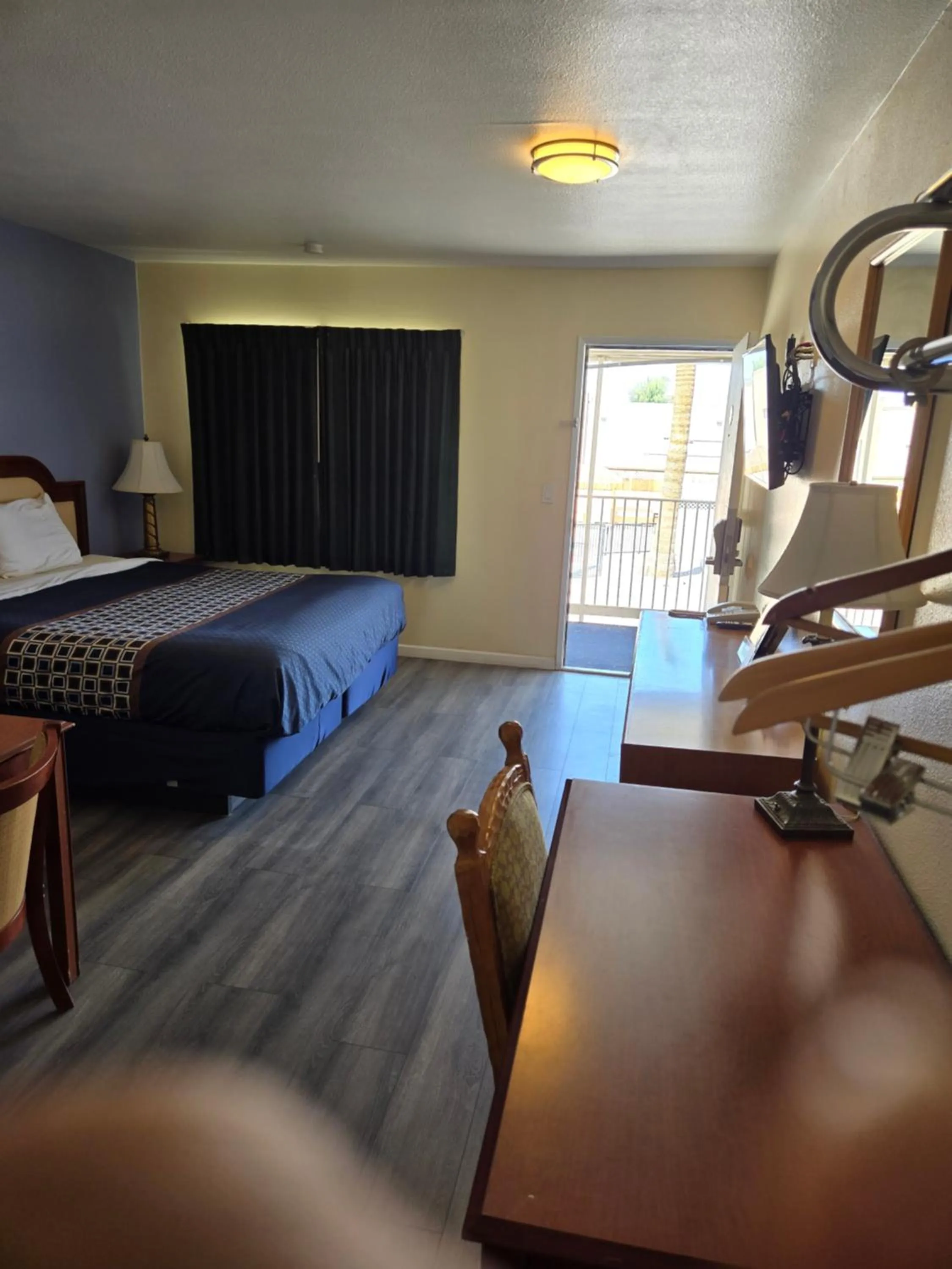 Property building, Bed in Rodeway Inn & Suites Blythe I-10