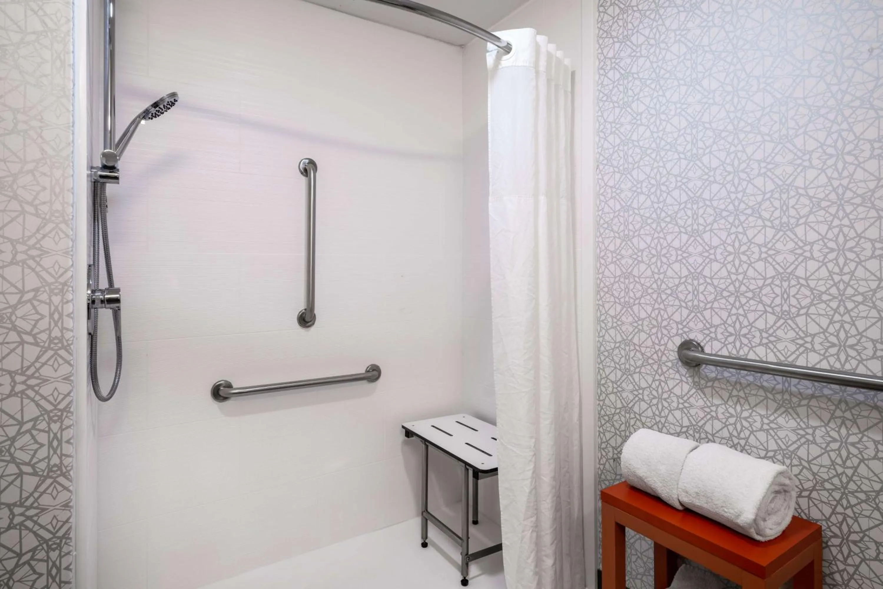 Bathroom in Hampton Inn Joliet/I-80