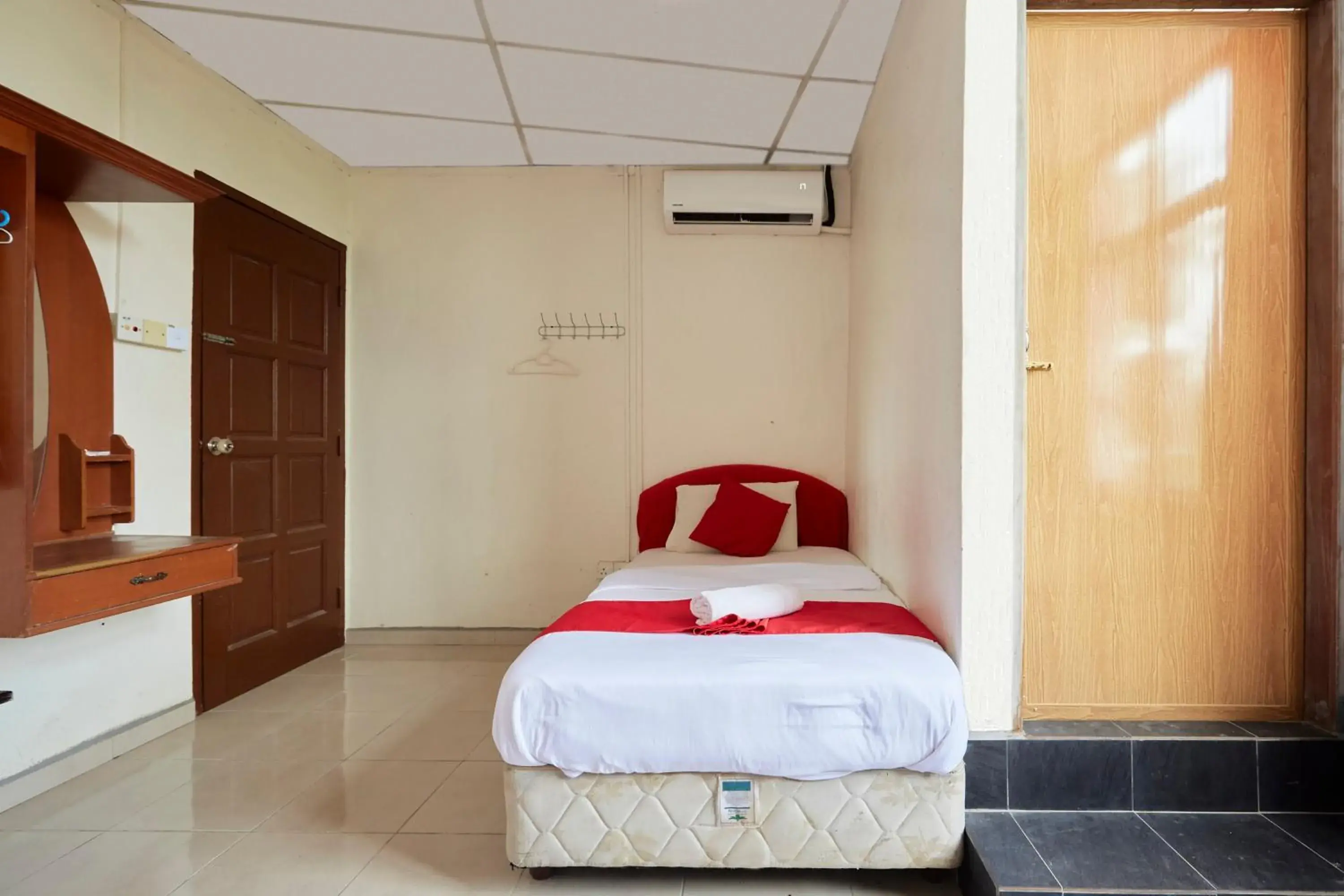 Bedroom, Bed in Jerteh Hotel, Terengganu Bedroom, Bed in Jerteh Hotel, Terengganu