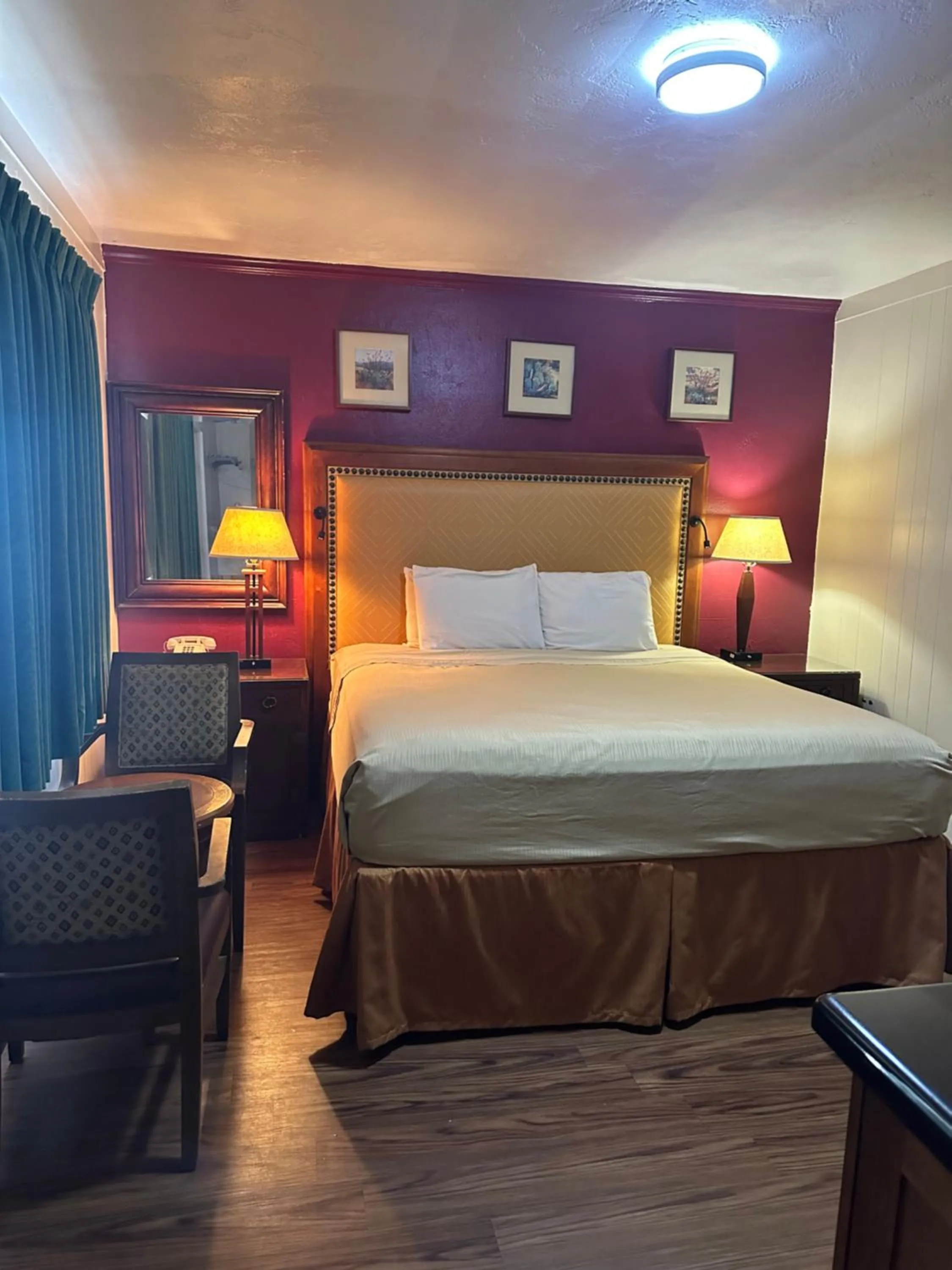 Bed in Canyonlands Motor Inn