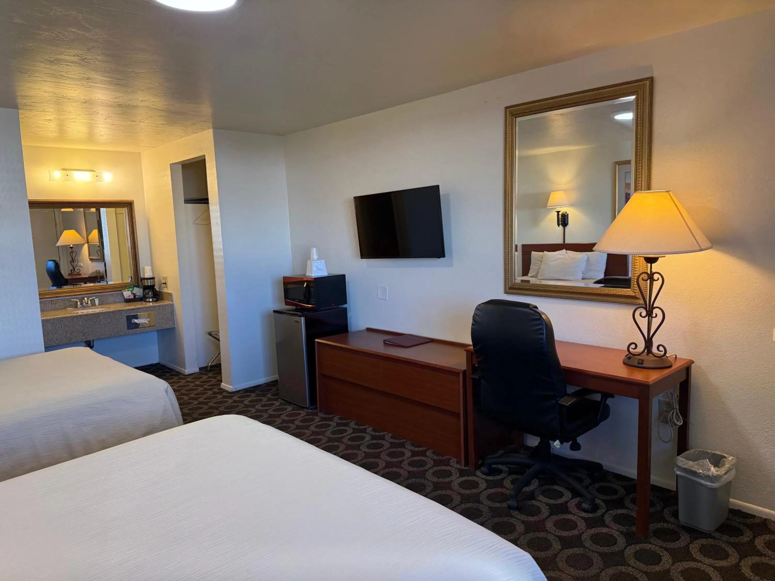Bed in Canyonlands Motor Inn