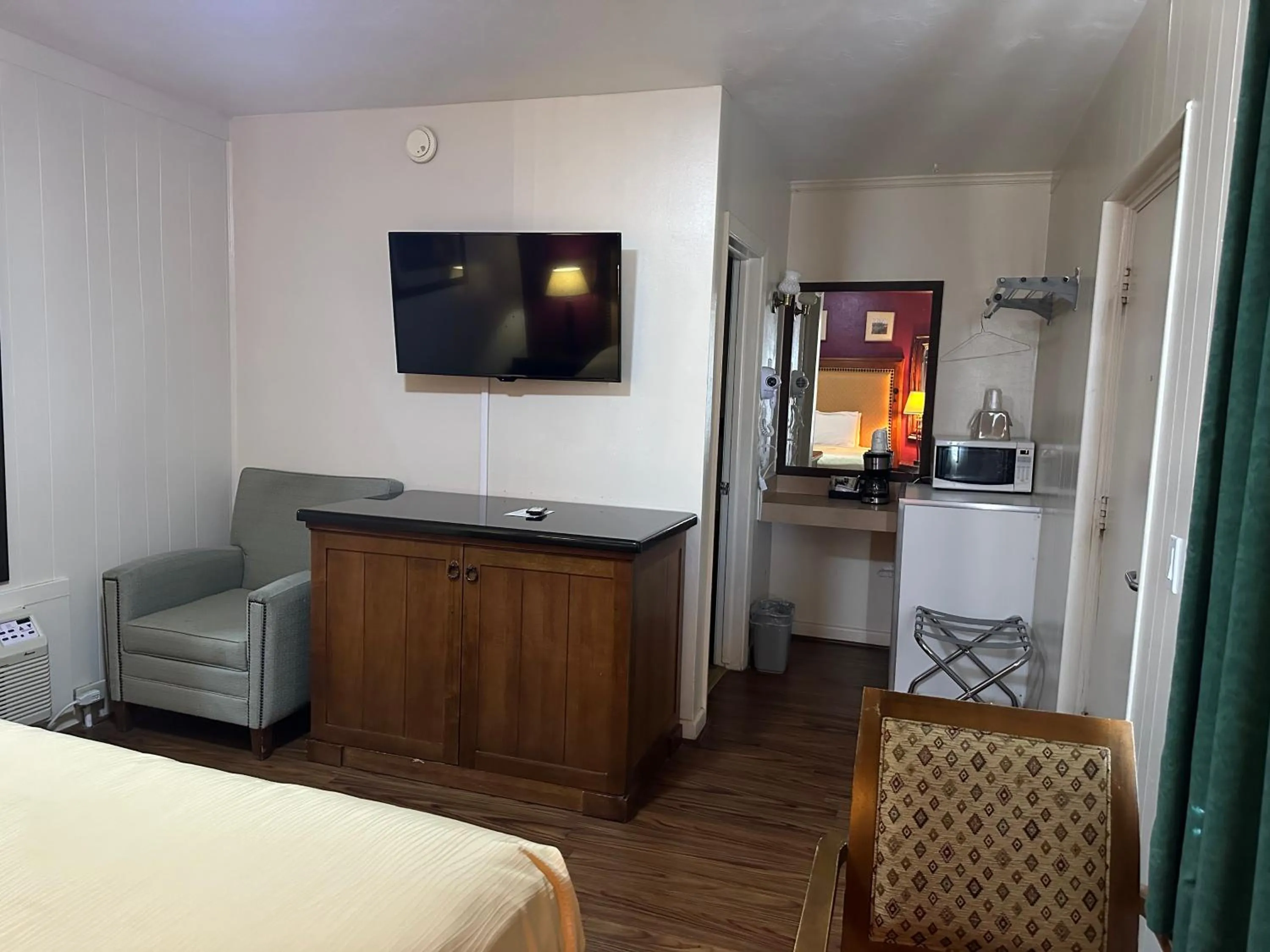 Bed in Canyonlands Motor Inn