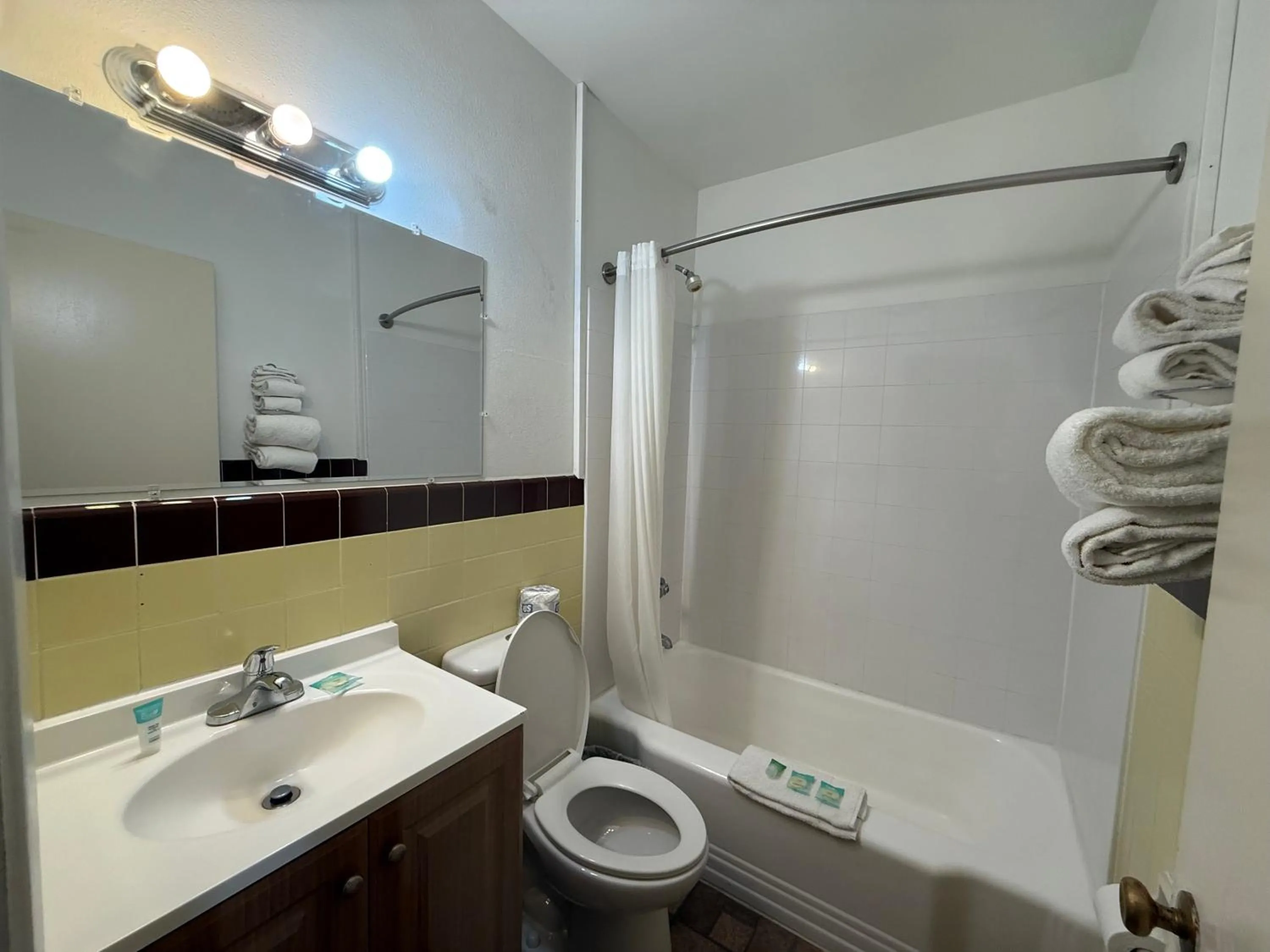 Bathroom in Canyonlands Motor Inn