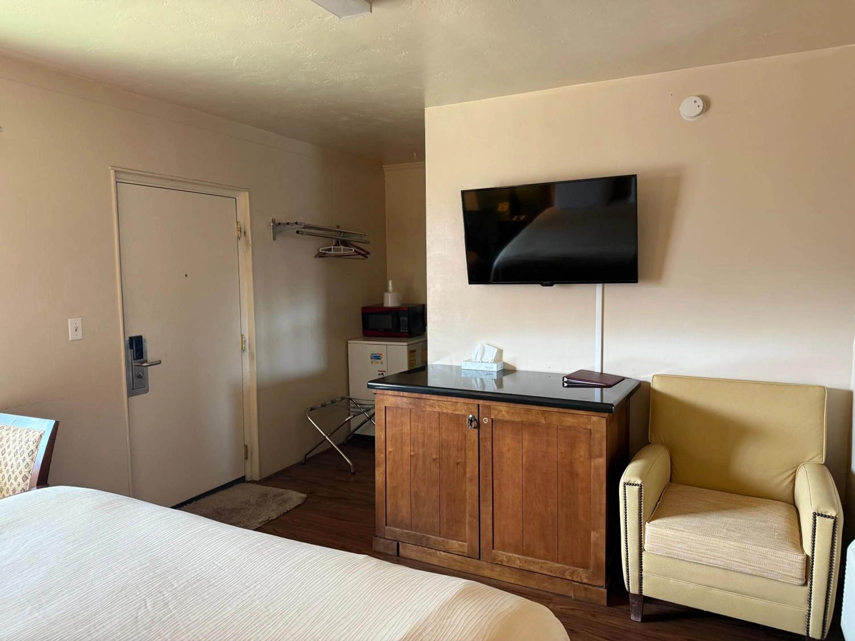 Bed in Canyonlands Motor Inn