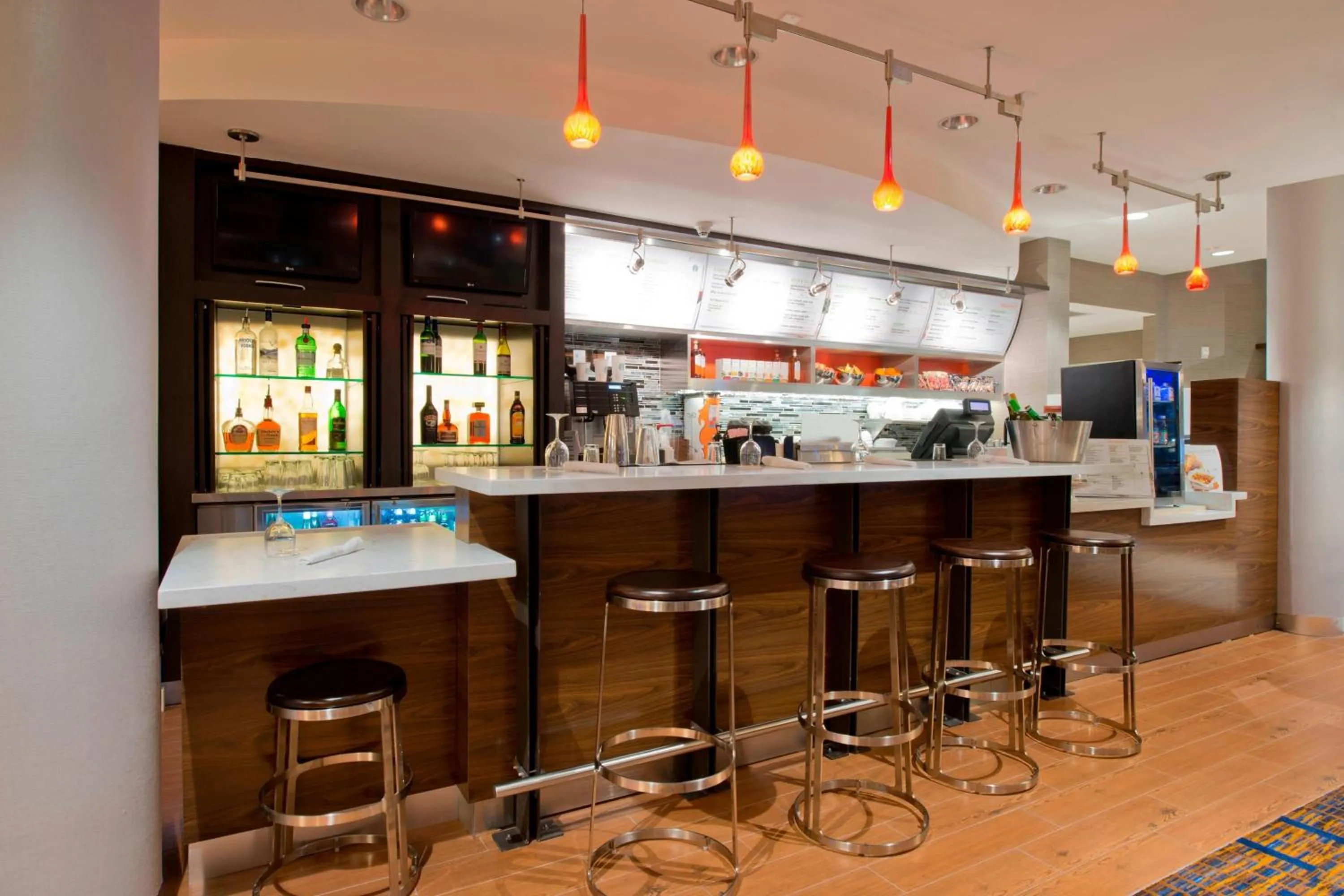 Restaurant/places to eat in Courtyard Jacksonville Flagler Center