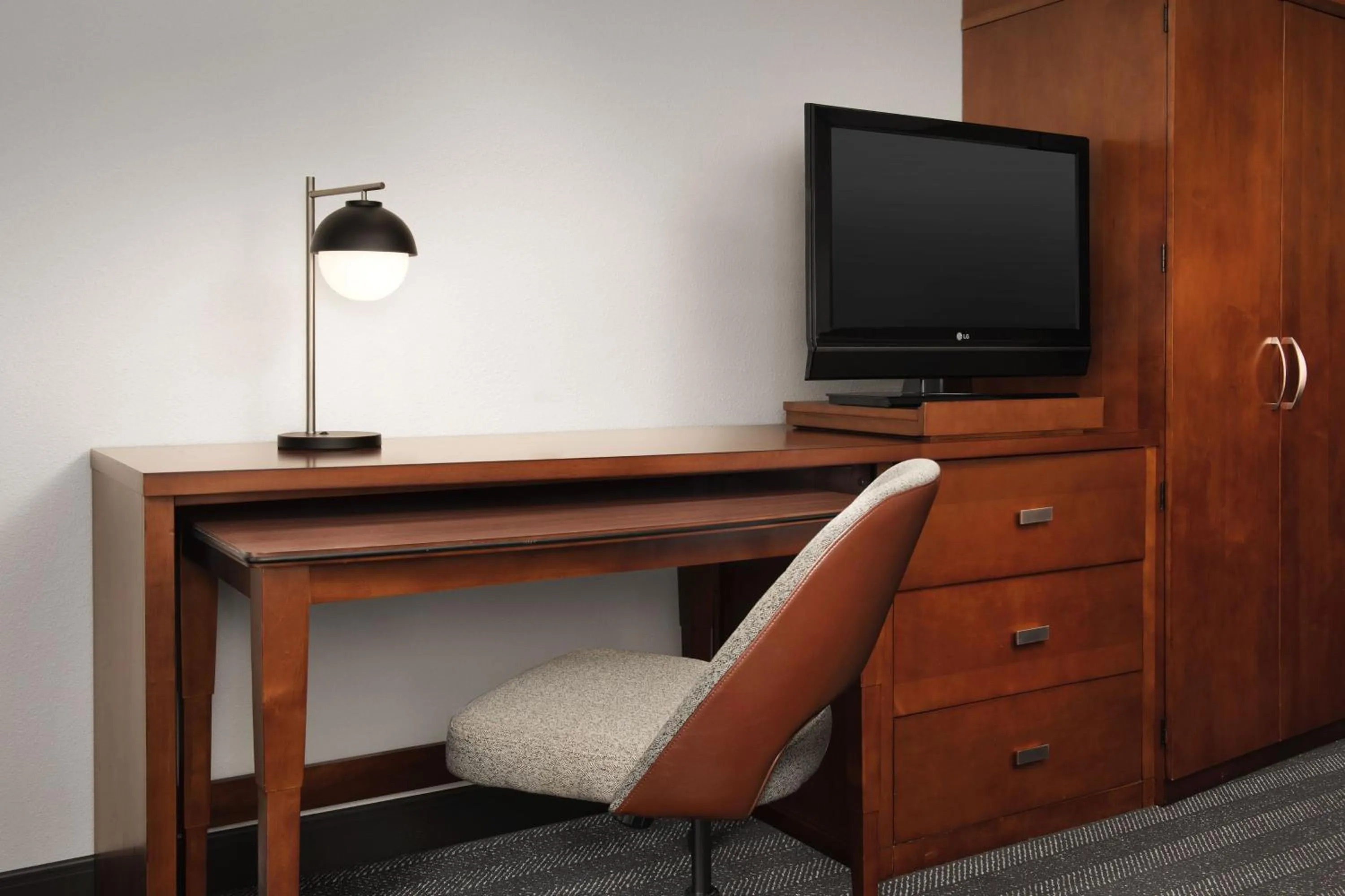 Photo of the whole room in Courtyard Jacksonville Flagler Center