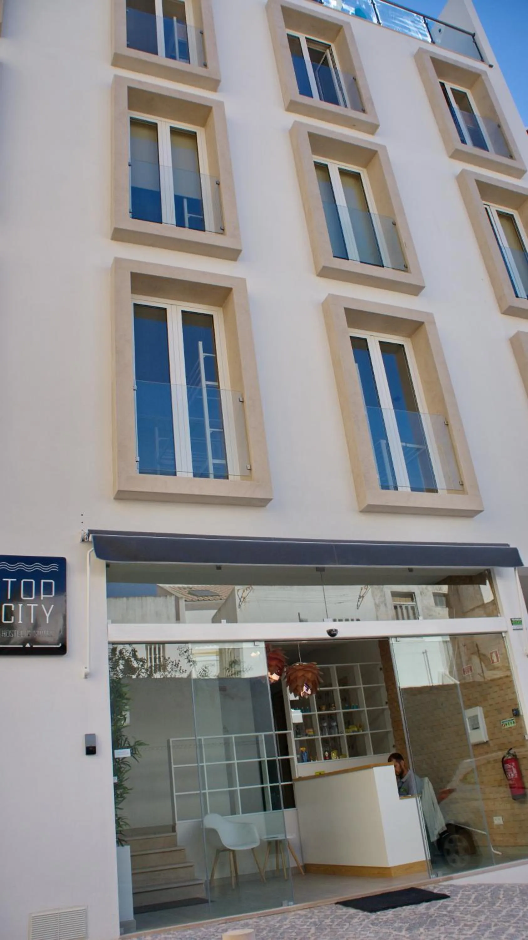 Topcity Hostel & Suites