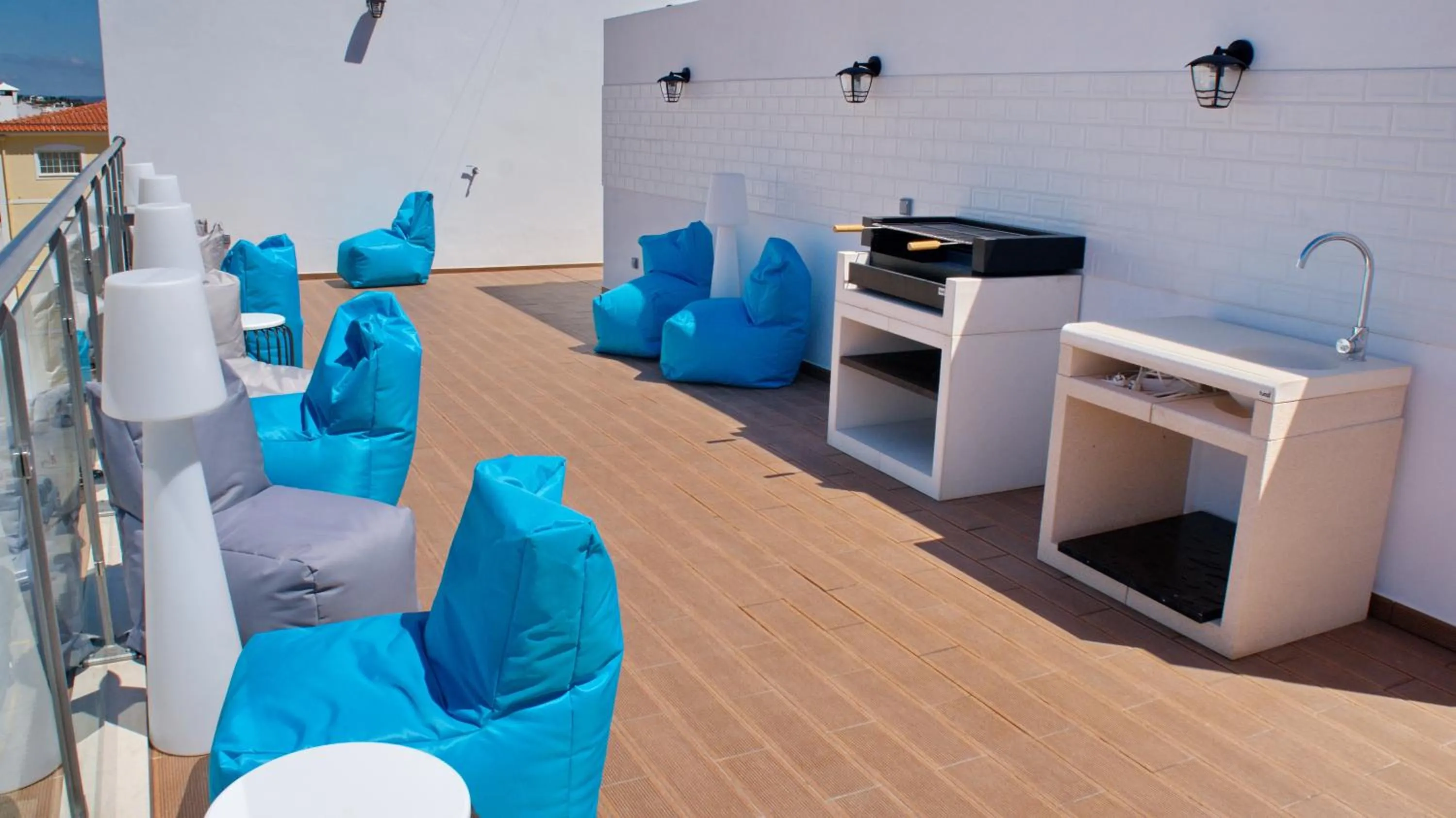 Topcity Hostel & Suites