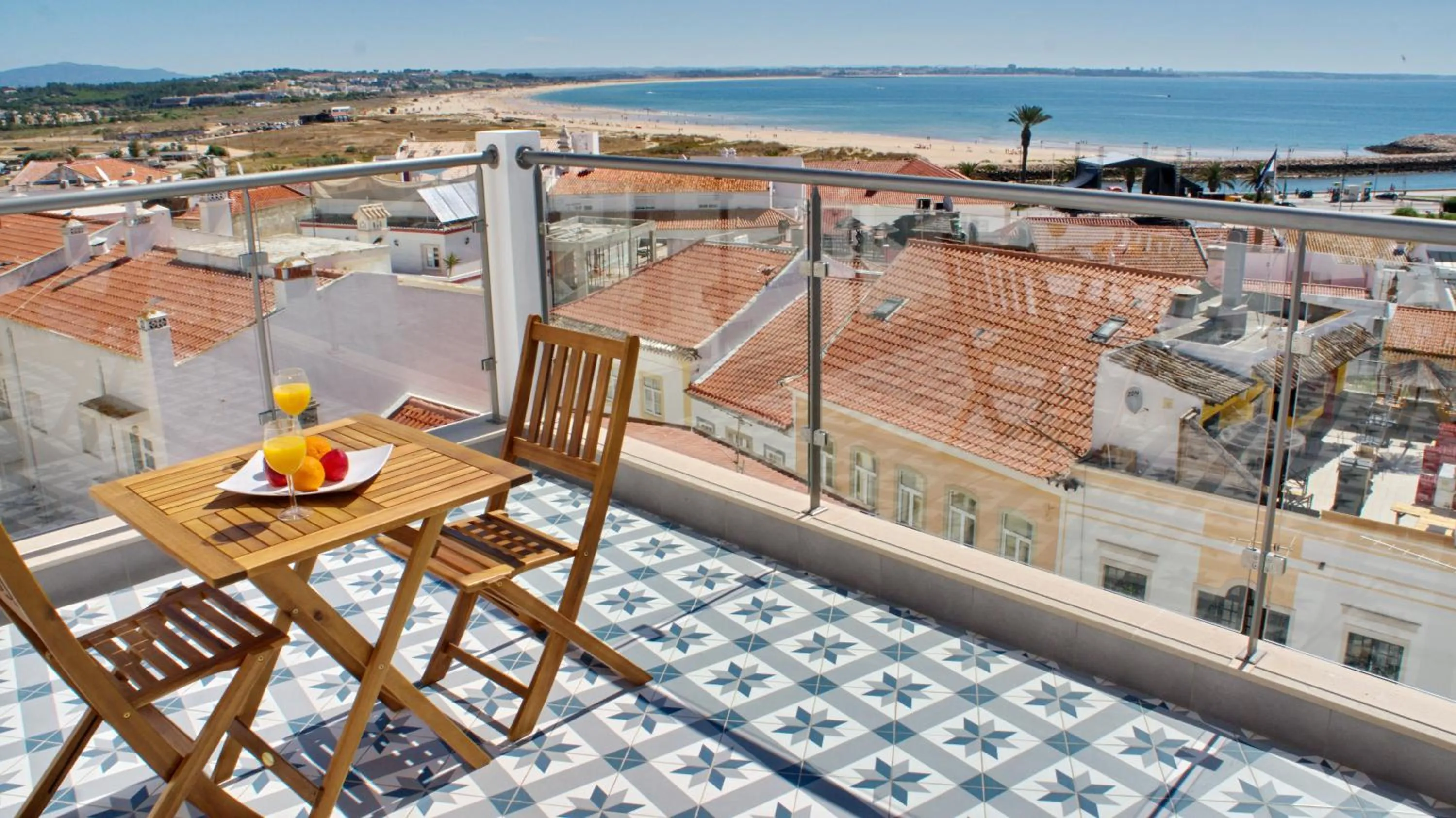 Topcity Hostel & Suites