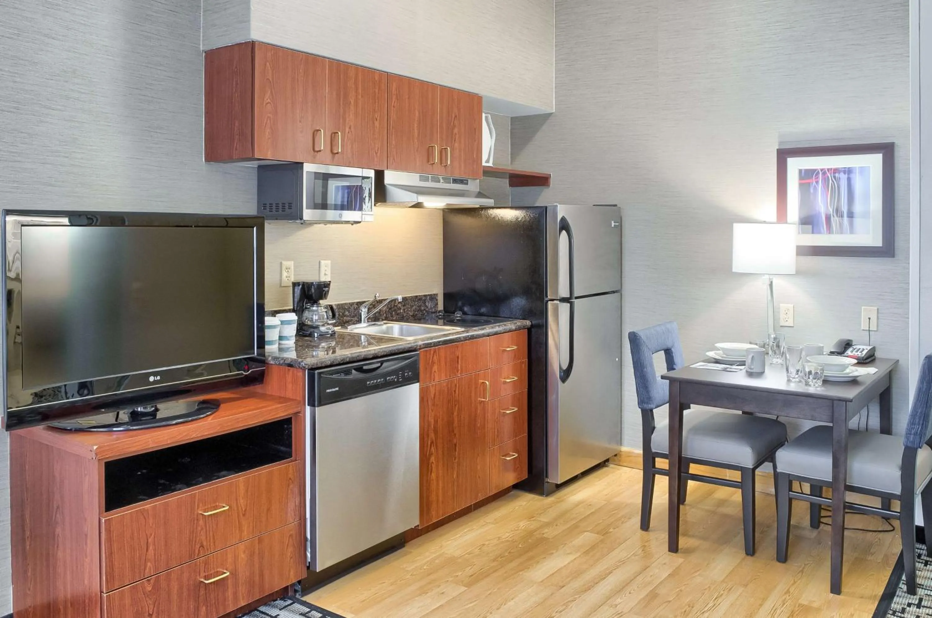 Kitchen or kitchenette in Homewood Suites by Hilton Mobile Airport-University Area